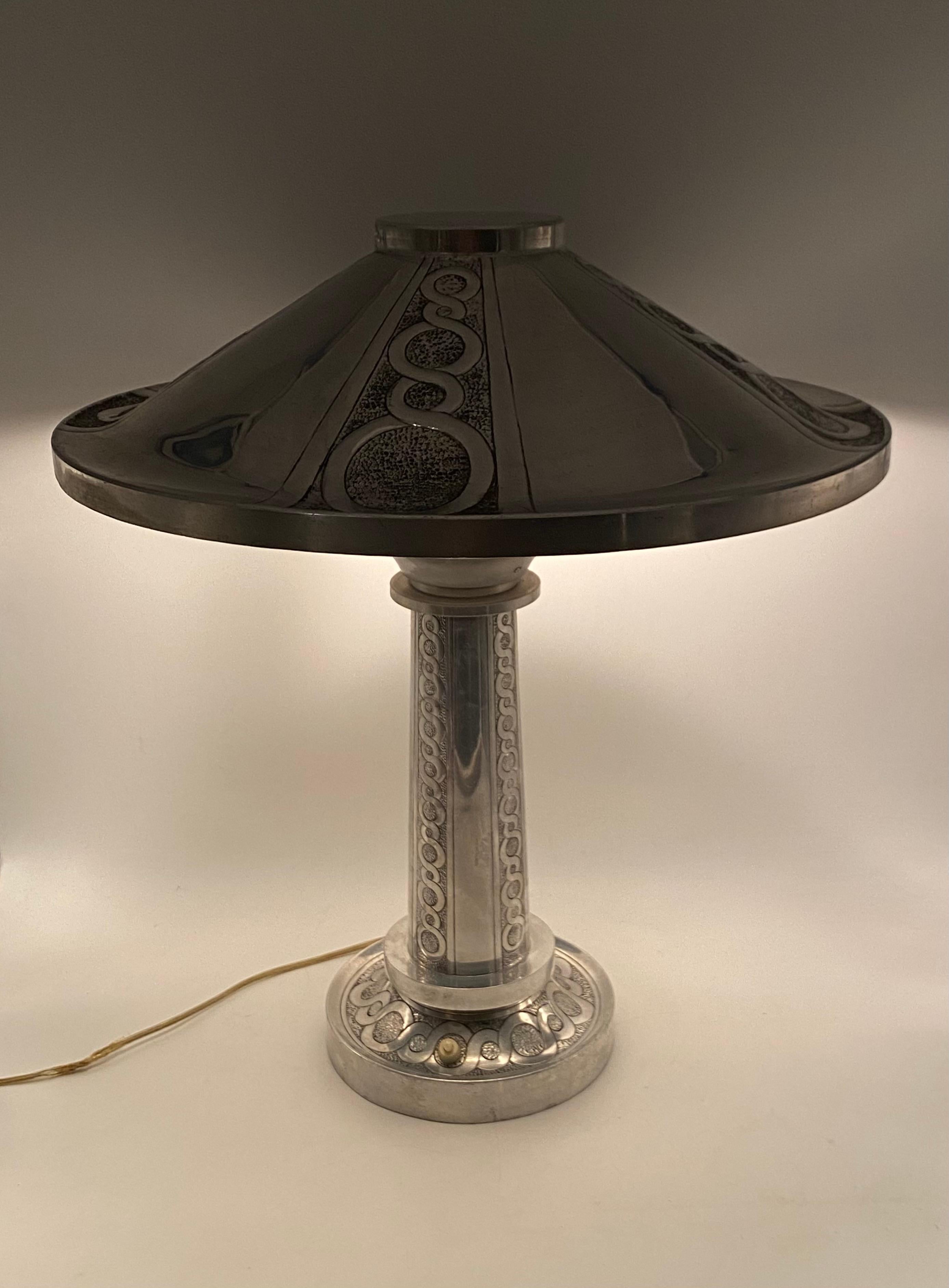 Art Deco embossed Table Lamp, France, ca. 1920s For Sale 11