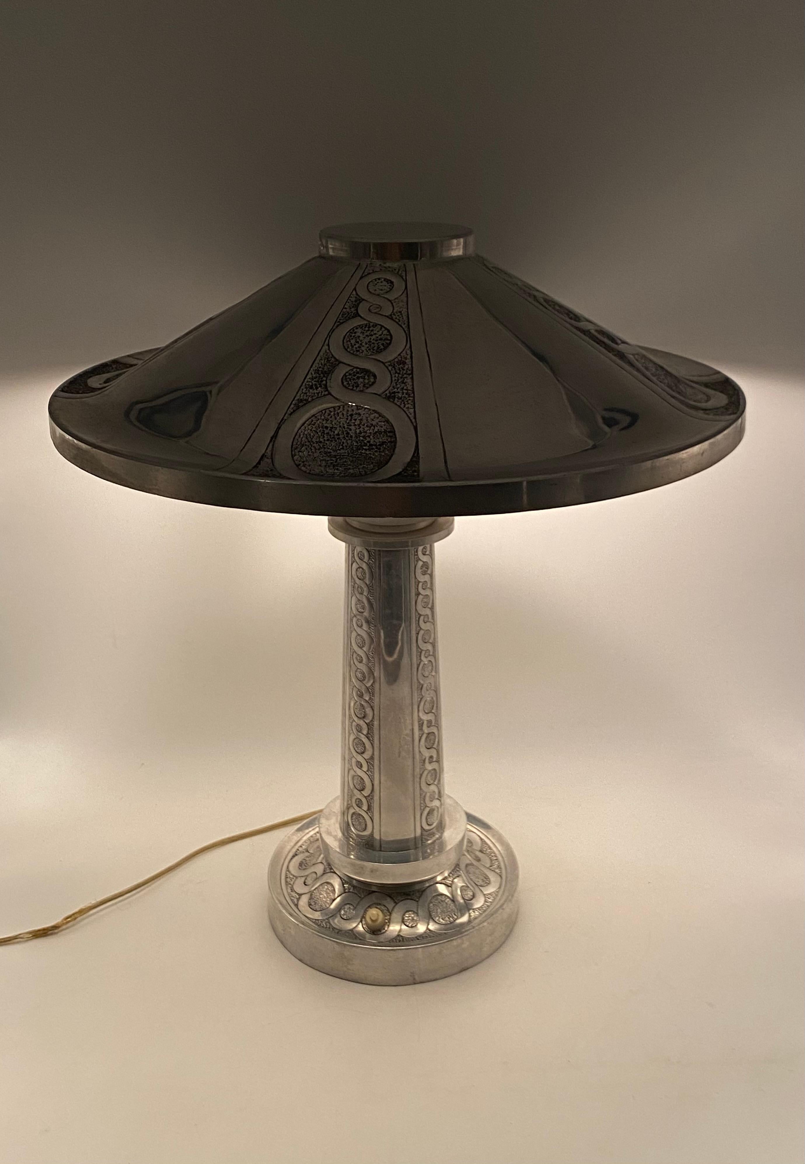 Art Deco embossed Table Lamp, France, ca. 1920s For Sale 12