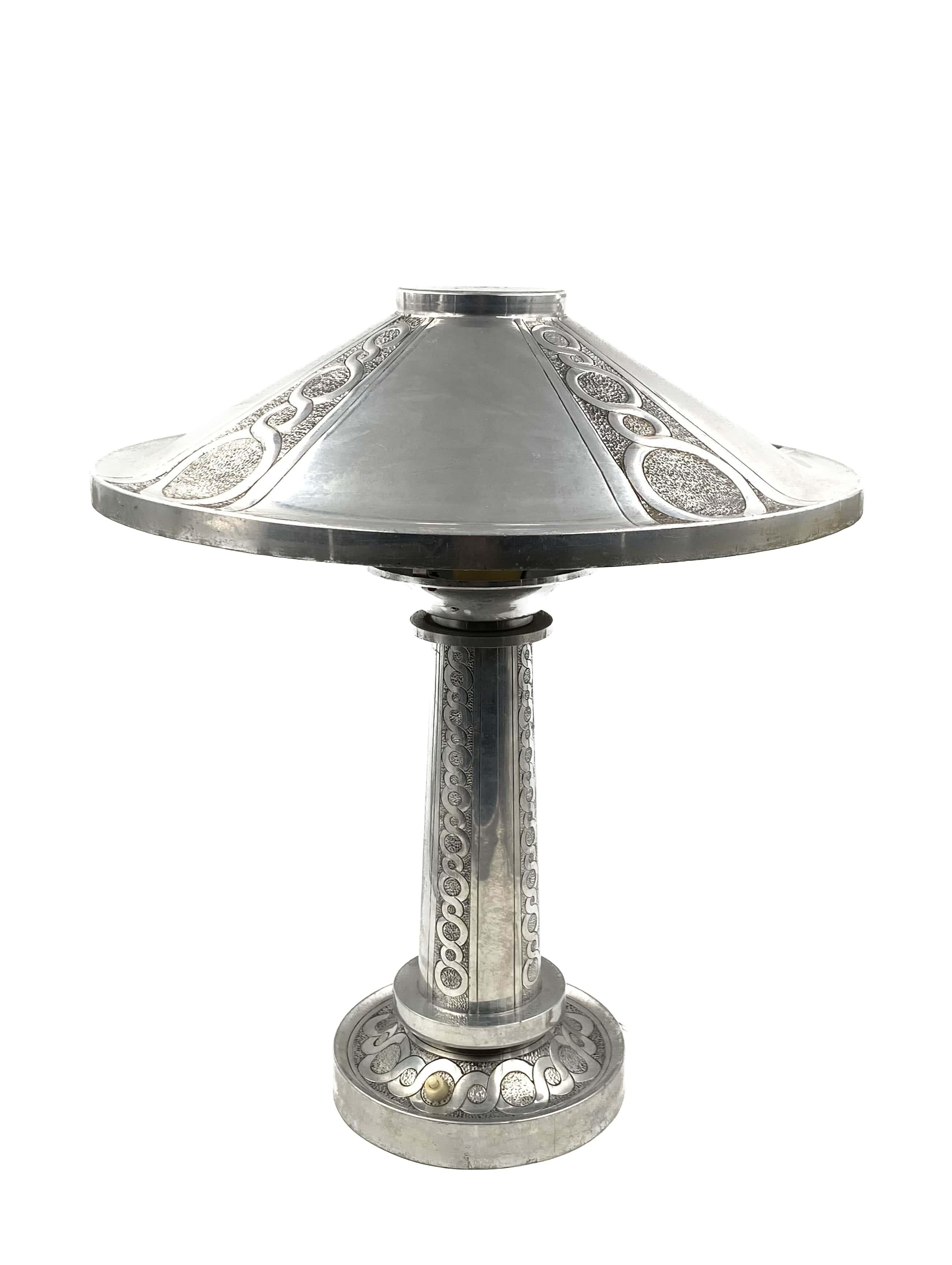 Art Deco embossed Table Lamp, France, ca. 1920s In Excellent Condition For Sale In Firenze, IT