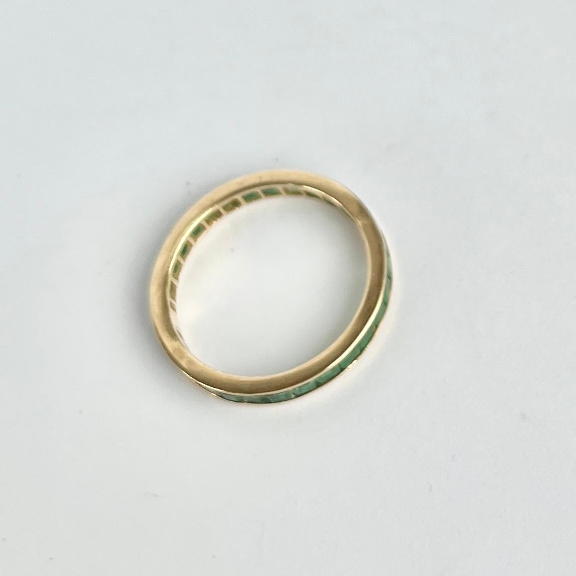 Eternity-Ring aus Smaragd und 14 Karat Gold mit Smaragd im Art déco-Stil im Zustand „Gut“ im Angebot in Chipping Campden, GB