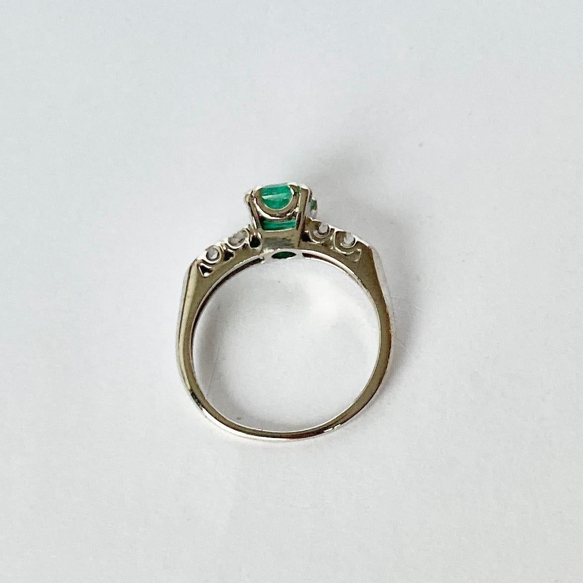 Round Cut Art Deco Emerald and Diamond 14 Carat White Gold Solitaire Ring For Sale