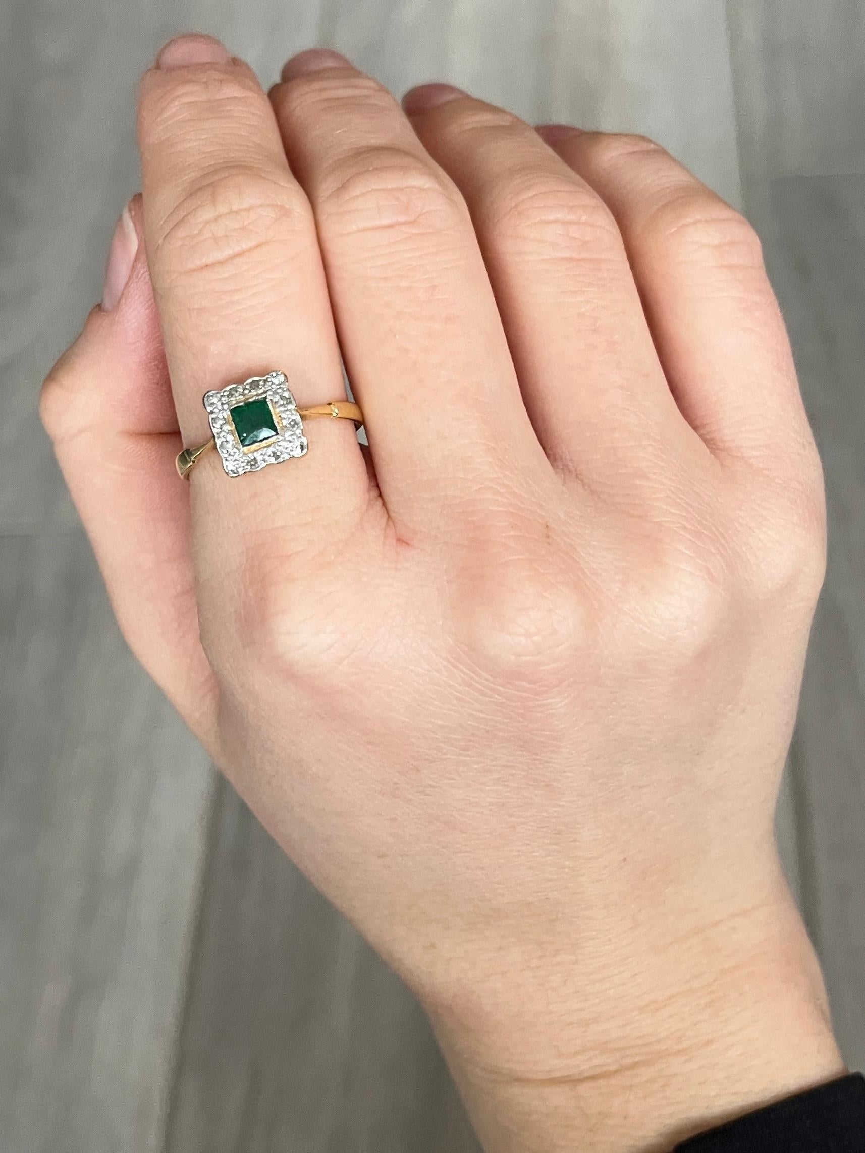 Art-déco-Cluster-Ring mit Smaragd und Diamant aus 18 Karat Gold (Art déco) im Angebot