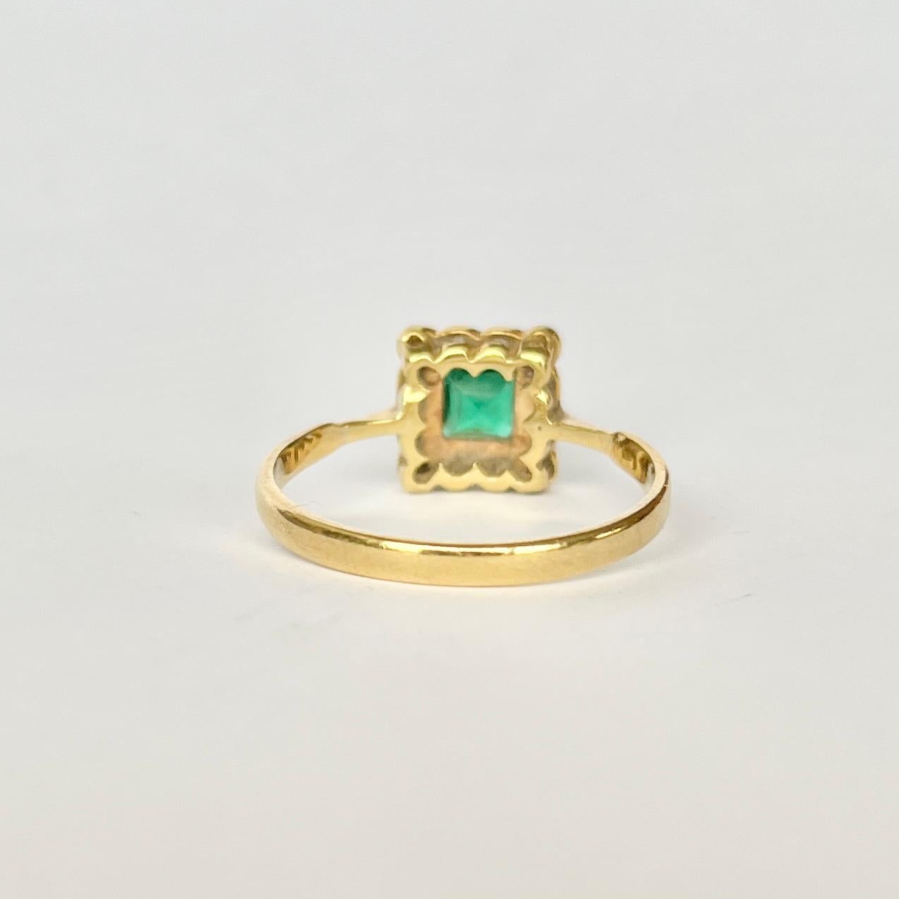 Art-déco-Cluster-Ring mit Smaragd und Diamant aus 18 Karat Gold (Smaragdschliff) im Angebot