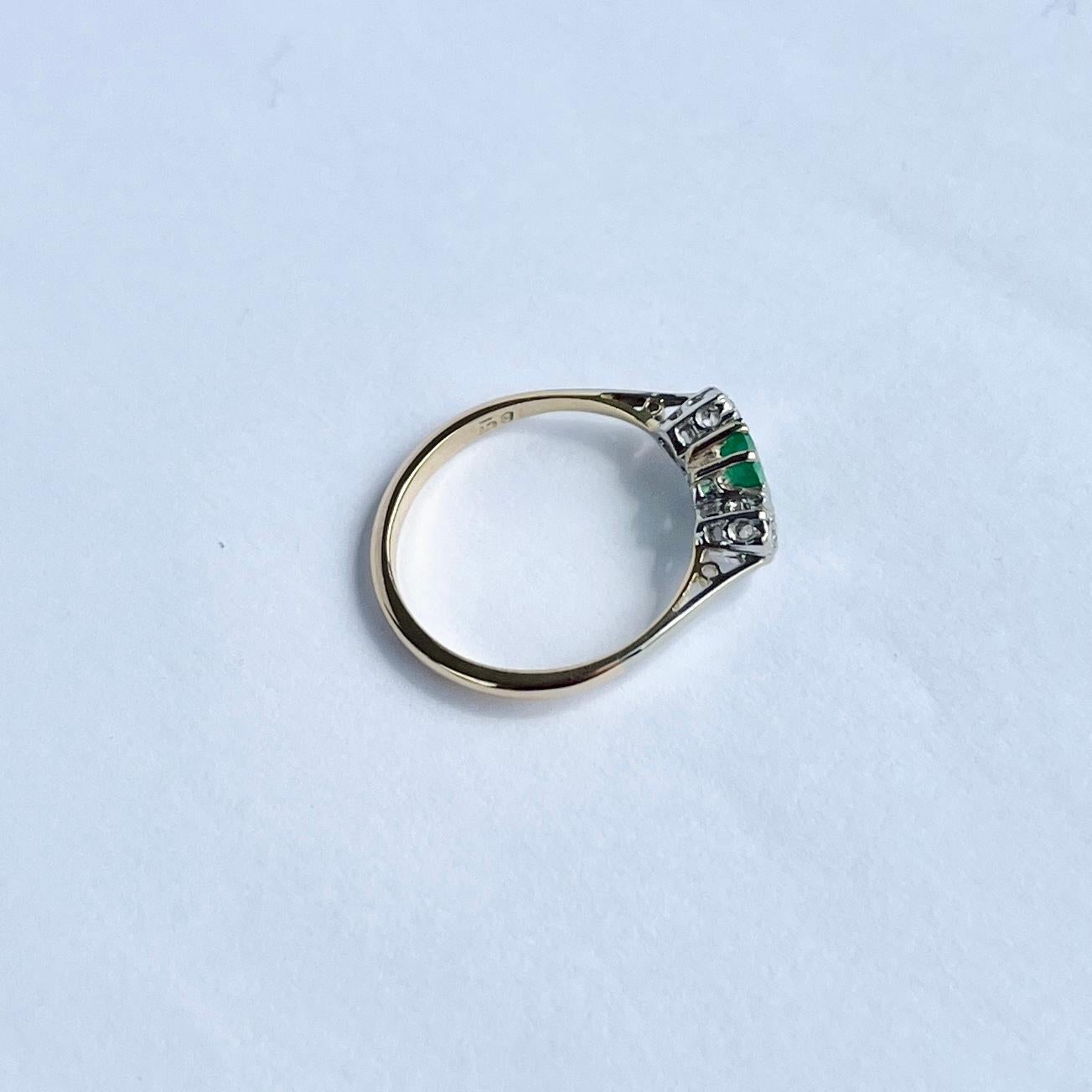 Anello a tre pietre in oro 18 carati con smeraldo e diamante Art Deco In condizioni buone in vendita a Chipping Campden, GB