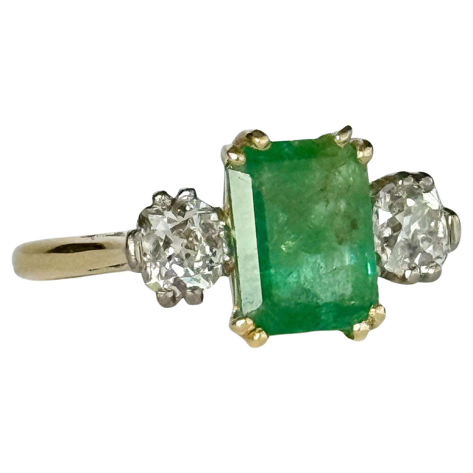 Anello a tre pietre in oro 18 carati con smeraldo e diamante Art Deco