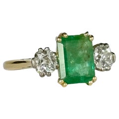 Anello a tre pietre in oro 18 carati con smeraldo e diamante Art Deco