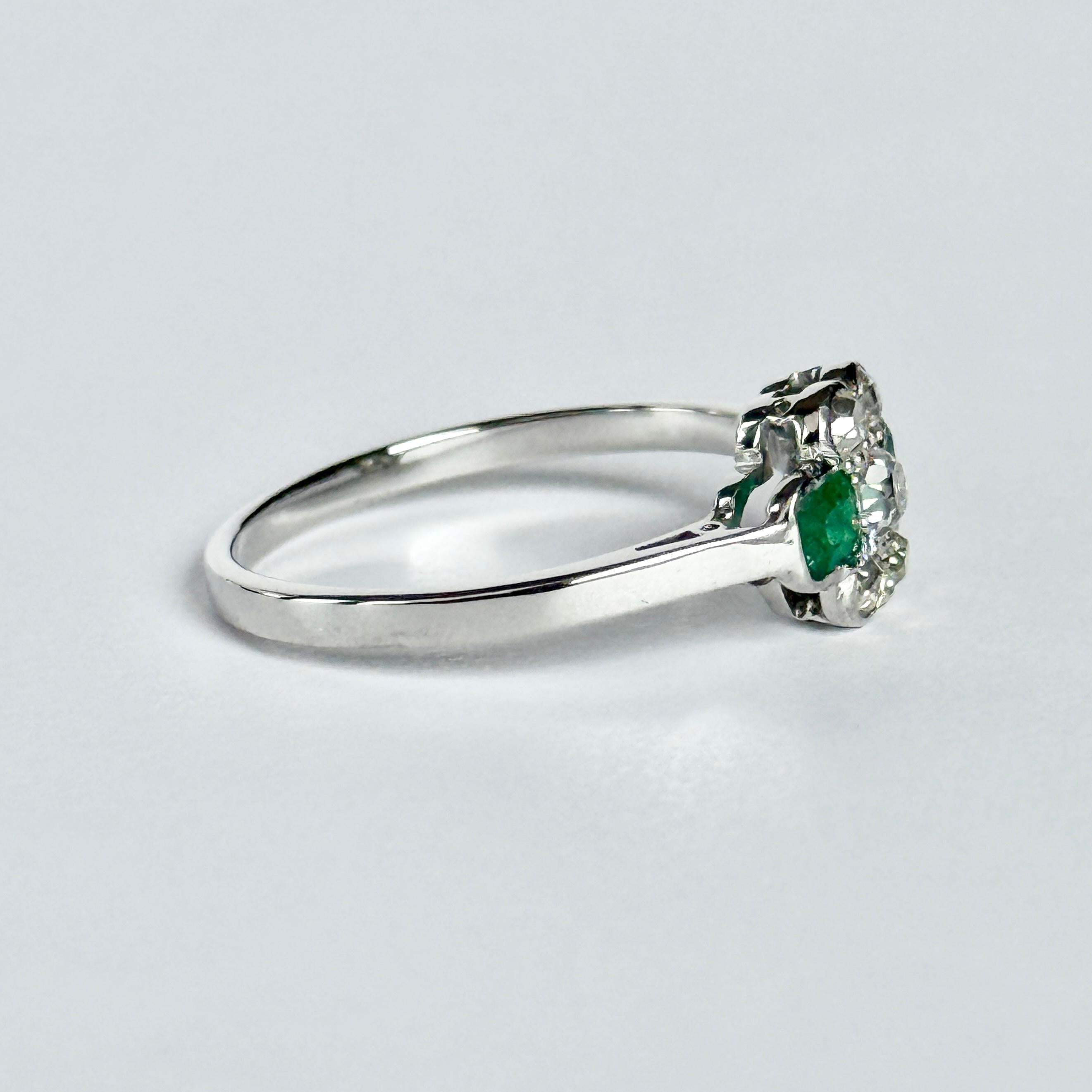 Anello Art Deco con smeraldo e diamante in oro bianco e platino da 18 carati In condizioni buone in vendita a Chipping Campden, GB