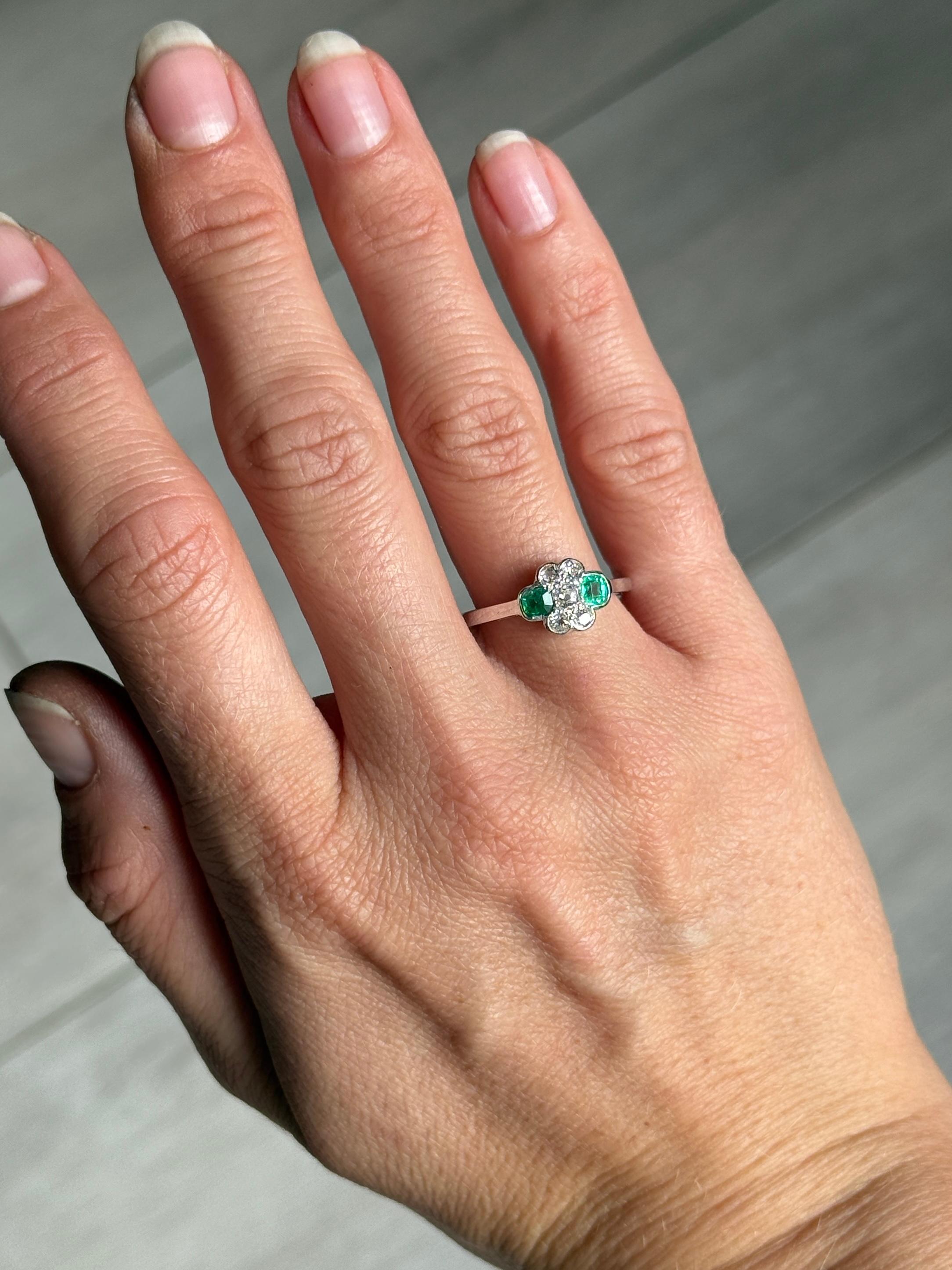 Anello Art Deco con smeraldo e diamante in oro bianco e platino da 18 carati in vendita 1