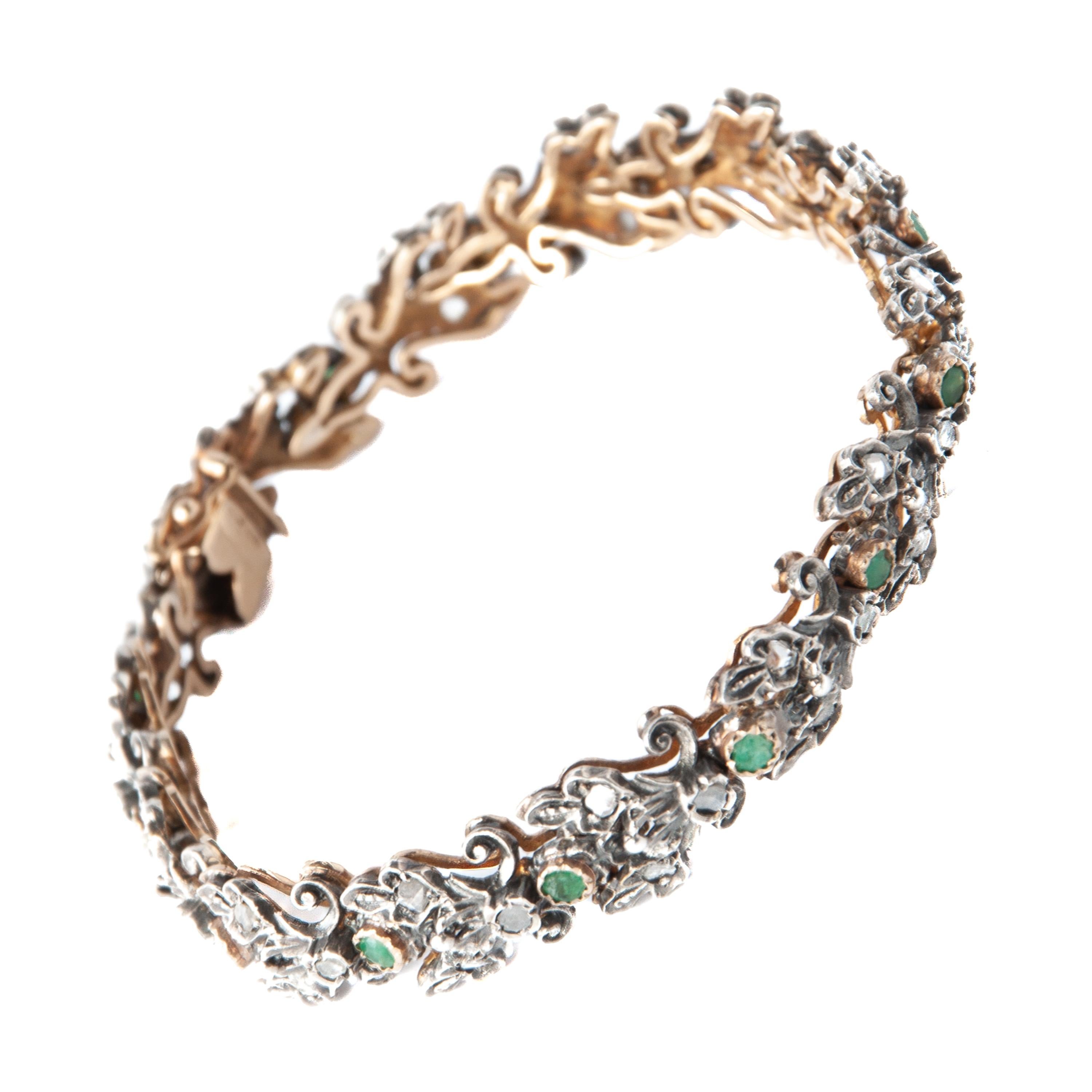 Taille ronde Bracelet édouardien ancien en or avec émeraudes et diamants en vente