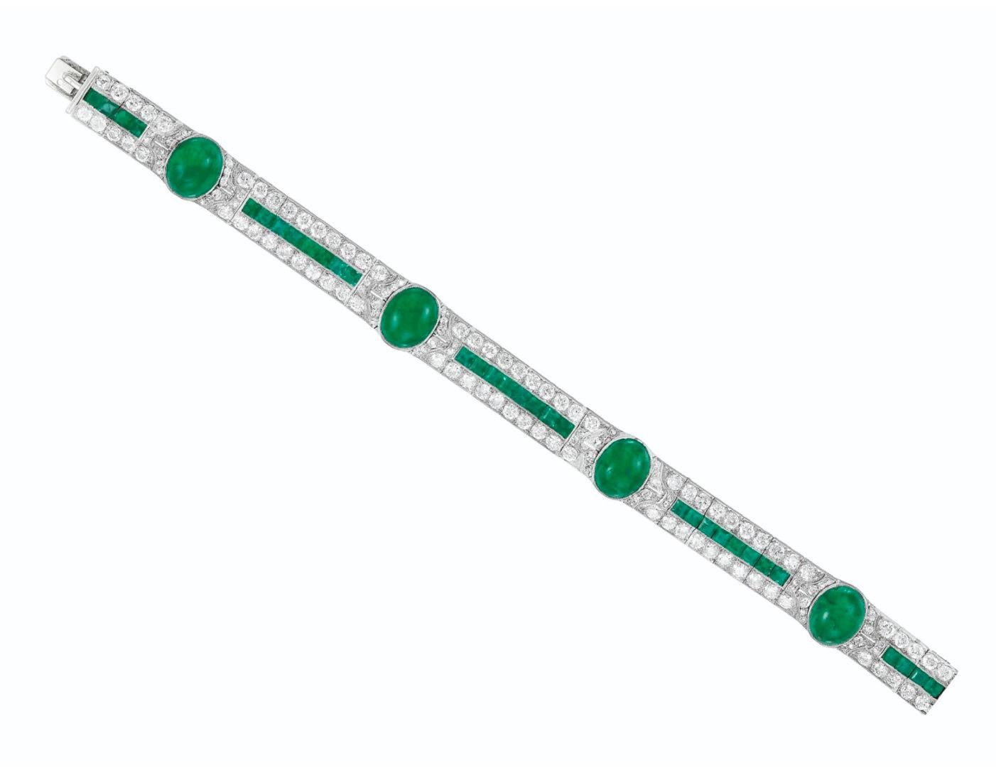 Art Deco Smaragd- und Diamantarmband. Dieses Armband besteht aus Smaragden im Cabochon- und Quadratschliff, Diamanten im Alt- und Einzelschliff, alle in Platin gefasst, Länge 6,875 cm.
