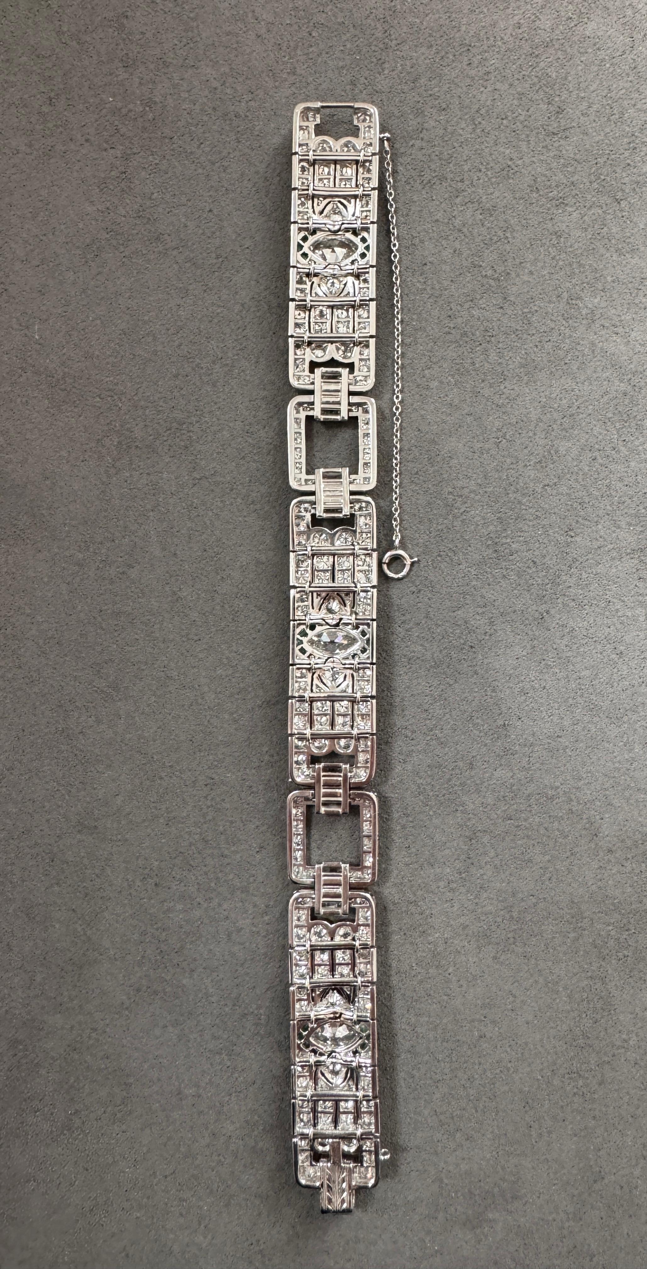 Art Deco Emerald and Diamond Bracelet In Good Condition For Sale In Hummelstown, PA