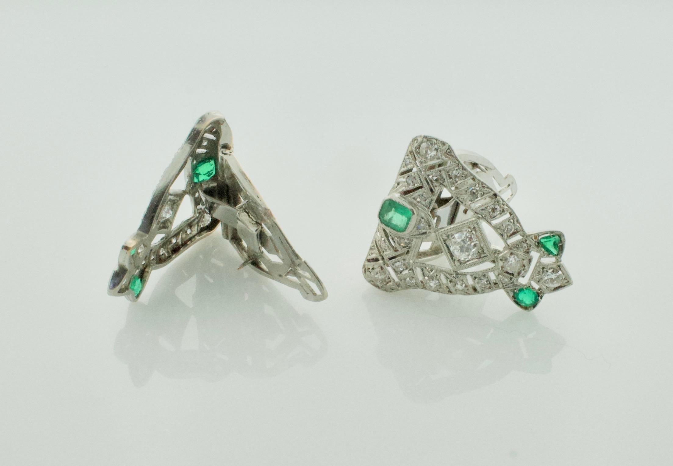 Art Deco Emerald and Diamond Brooch Clips circa 1920s in Platinum In Excellent Condition For Sale In Wailea, HI