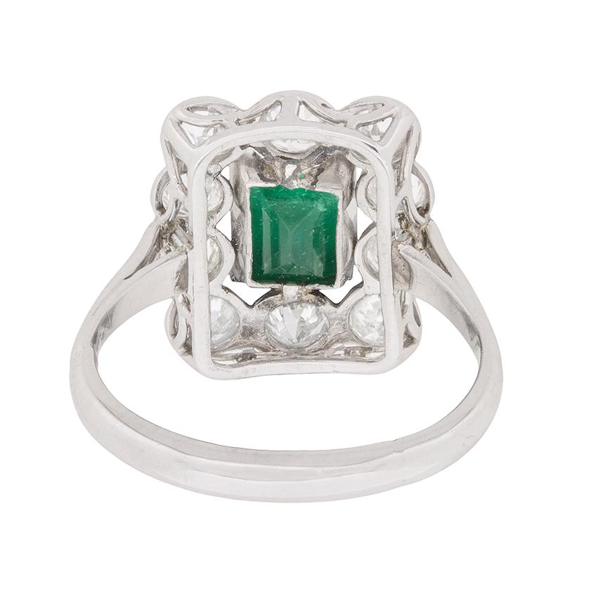 Art Deco Emerald and Diamond Cluster Ring, circa 1920s In Good Condition For Sale In London, GB
