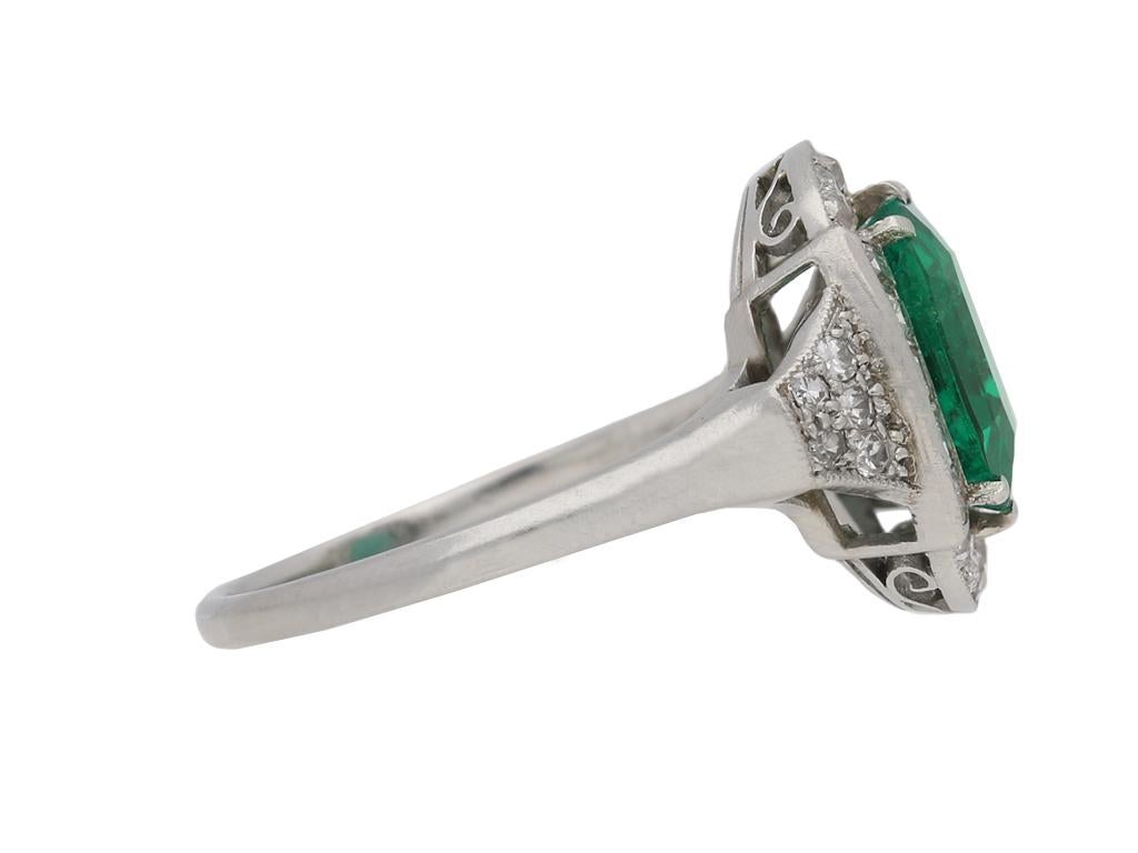 Art Deco Colombian emerald and diamond cluster ring. Set to centre with a cushion shape emerald-cut natural Colombian Muzo emerald with no colour enhancement in an open back claw setting with an approximate weight of 2.00 carats, flanked by a spray