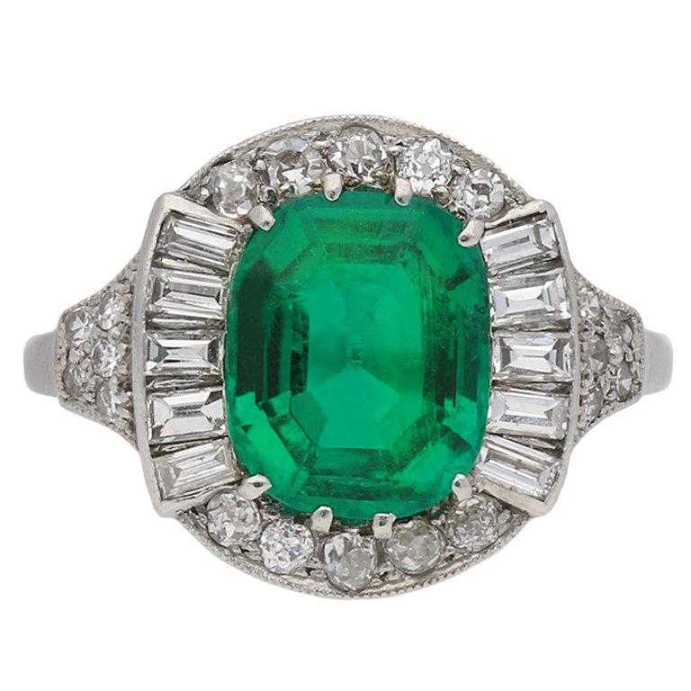 Art Deco Emerald and Diamond Cluster Ring, circa 1925 For Sale