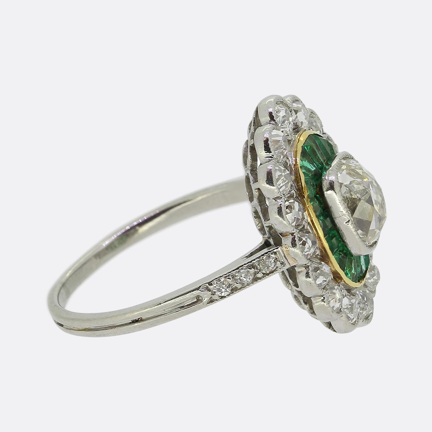 Art Deco Cluster-Ring mit Smaragd und Diamant (Art déco) im Angebot