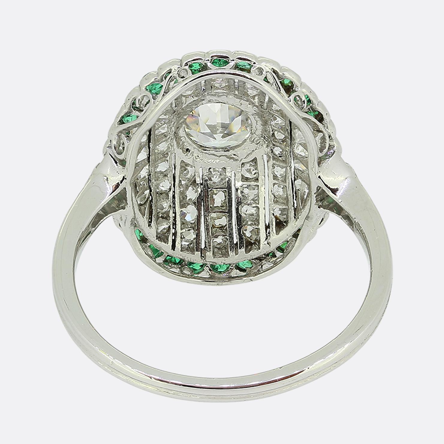 Art Deco Emerald and Diamond Cluster Ring In Good Condition For Sale In London, GB