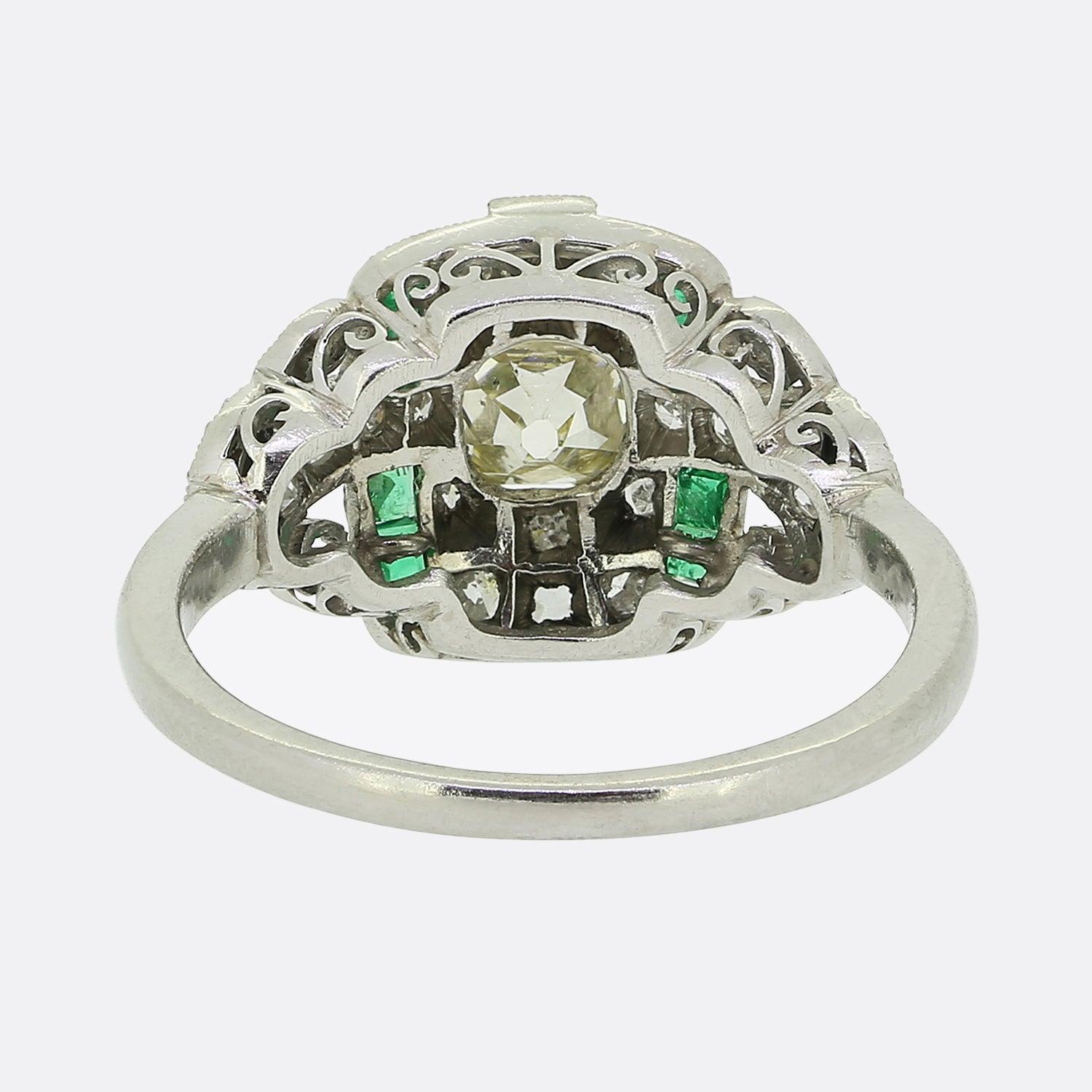 Art Deco Cluster-Ring mit Smaragd und Diamant (Alteuropäischer Brillantschliff) im Angebot