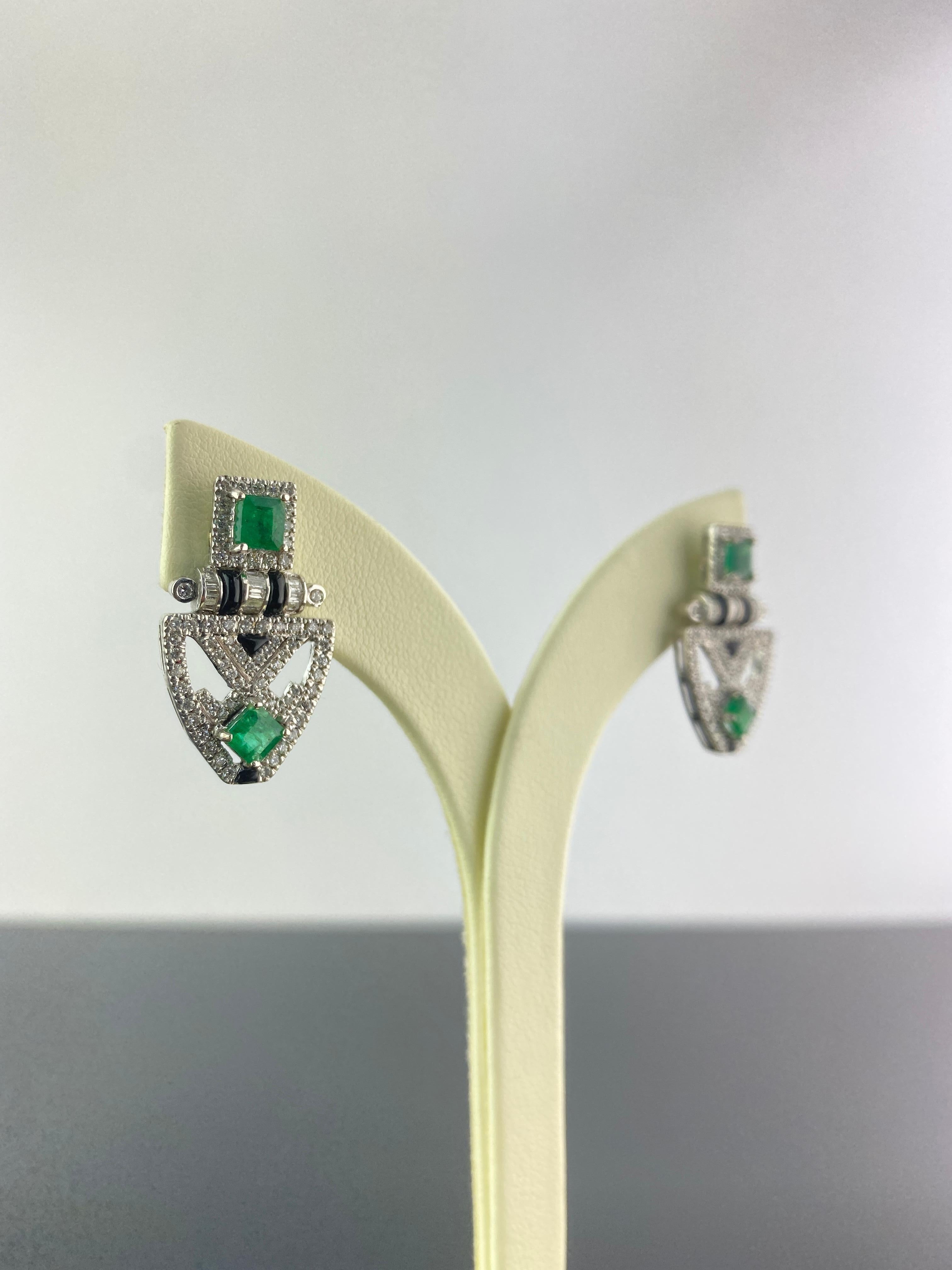 Art Deco Style Emerald and Diamond Dangle Earring In New Condition In Bangkok, Thailand