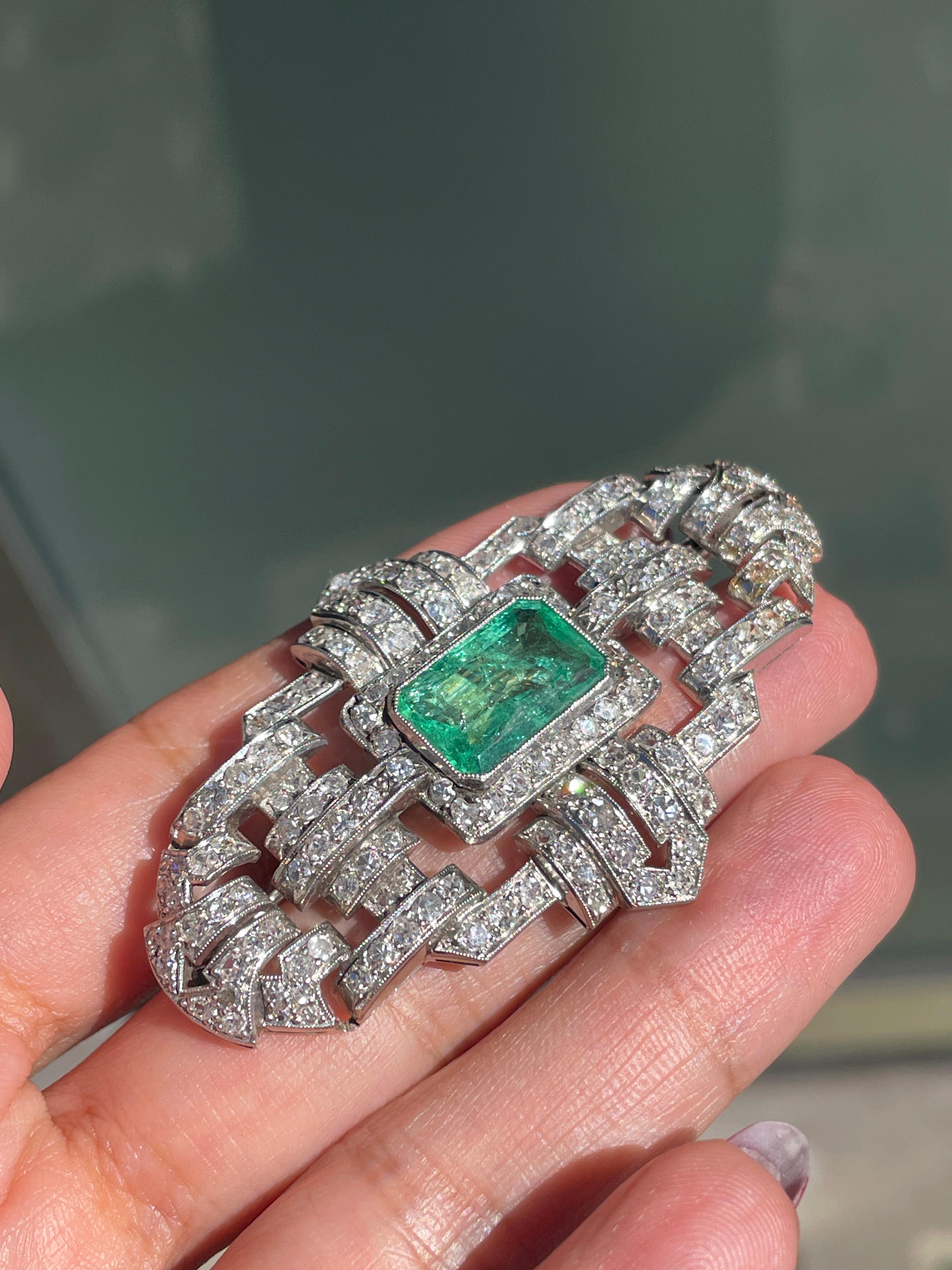 Art Deco Emerald and Diamond Platinum Plaque Brooch For Sale 1
