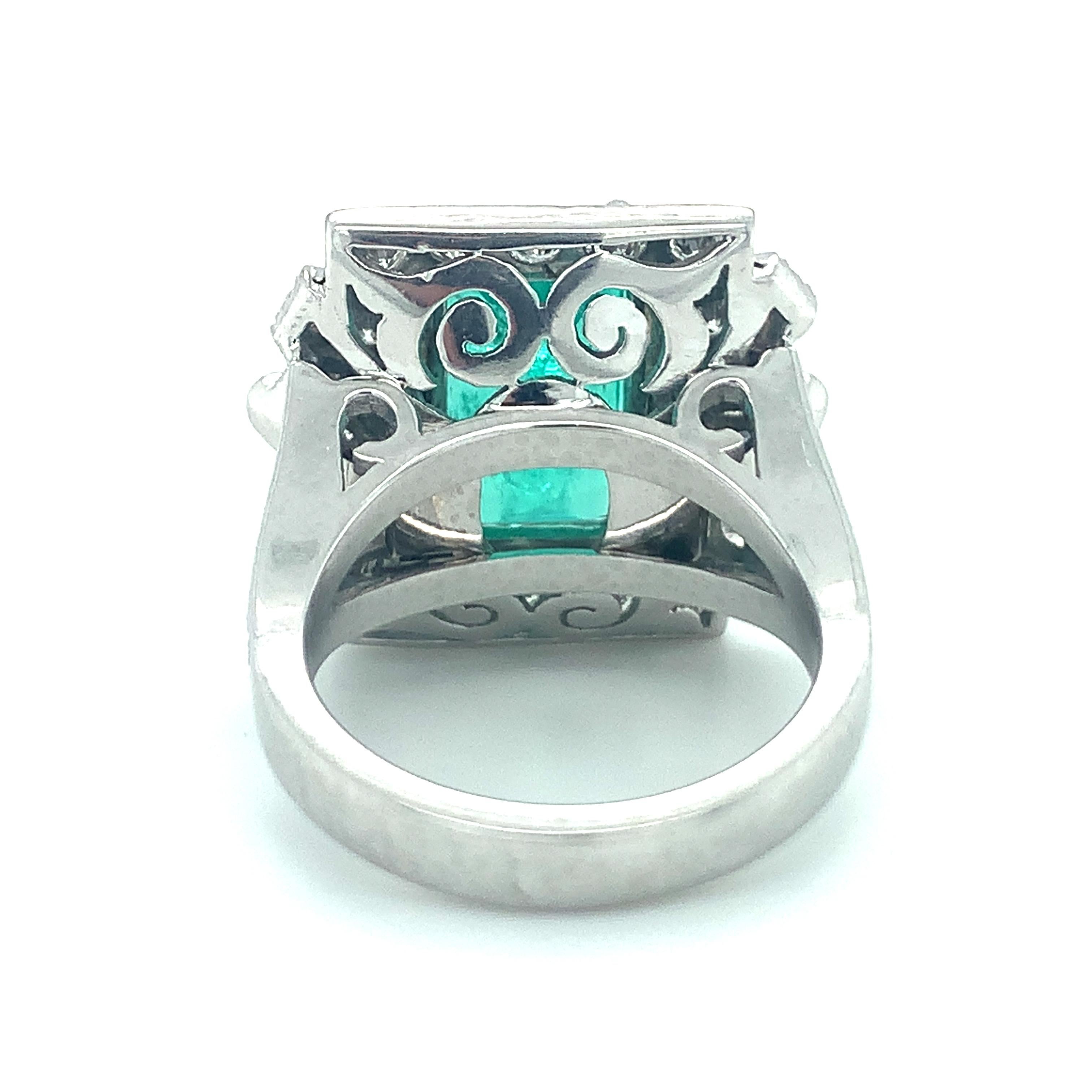 Art Deco Emerald and Diamond Platinum Ring In Good Condition For Sale In Beverly Hills, CA