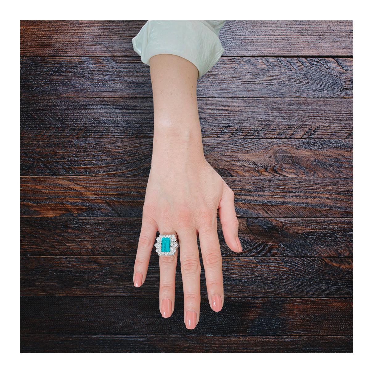 Art Deco Emerald and Diamond Platinum Ring For Sale 1
