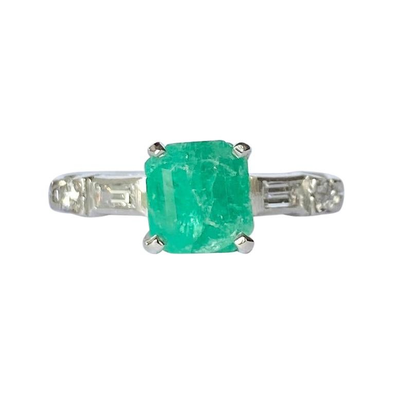 Platin Solitär-Ring mit Smaragd und Diamant im Art déco-Stil