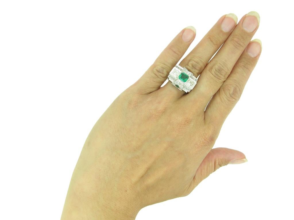 Art-Déco-Ring mit Smaragd und Diamant, um 1935. (Smaragdschliff) im Angebot