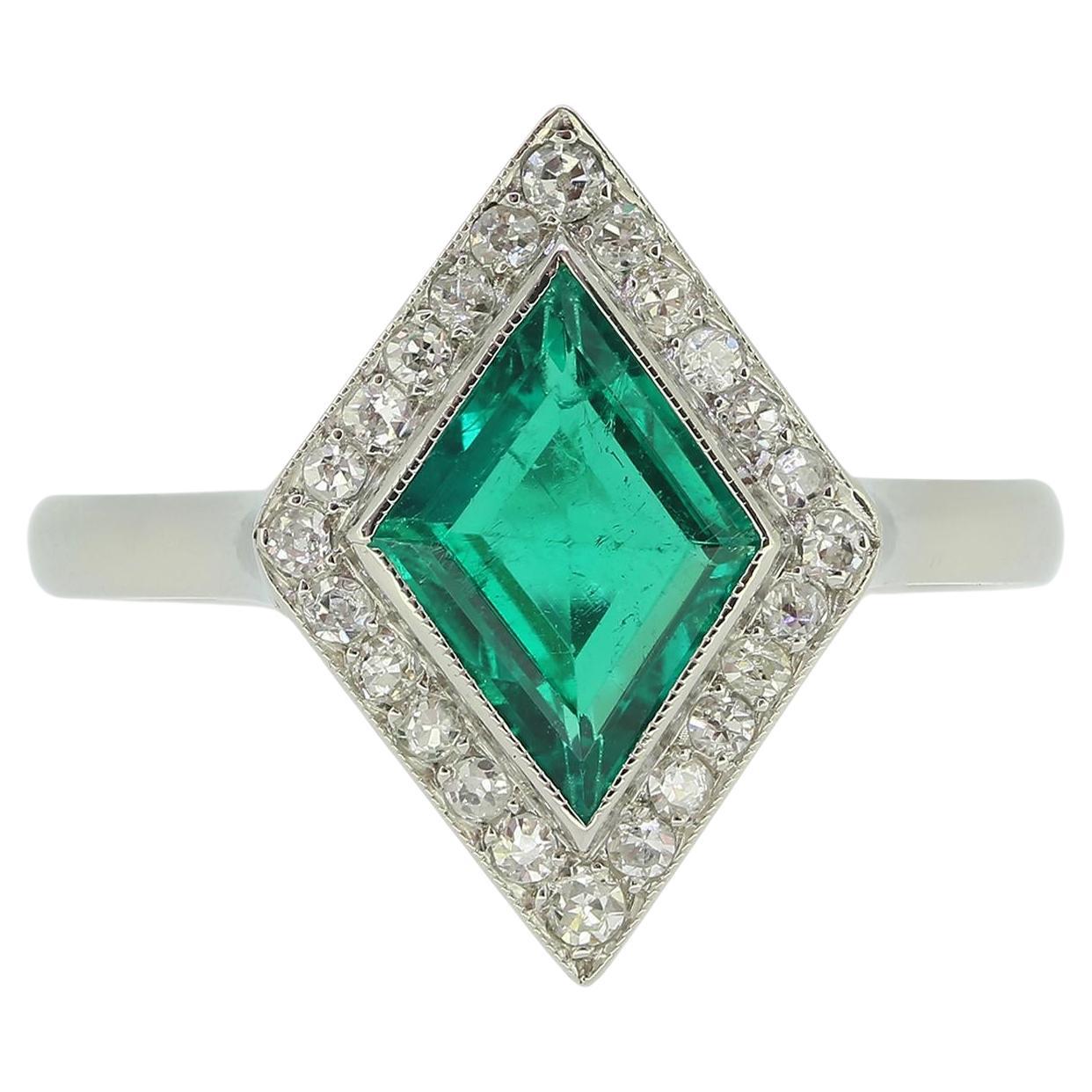 Art déco-Ring mit Smaragd und Diamant im Angebot