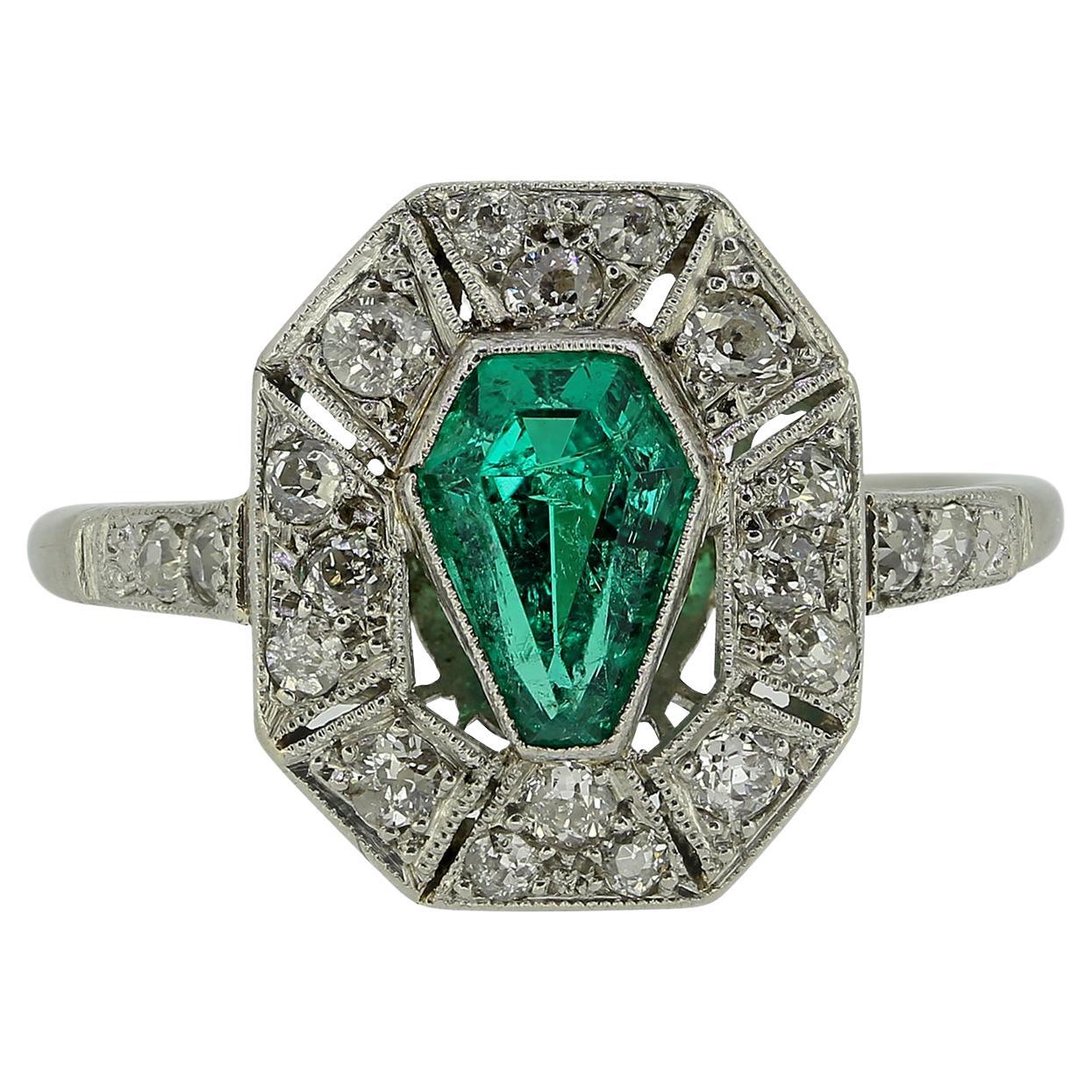Art déco-Ring mit Smaragd und Diamant im Angebot