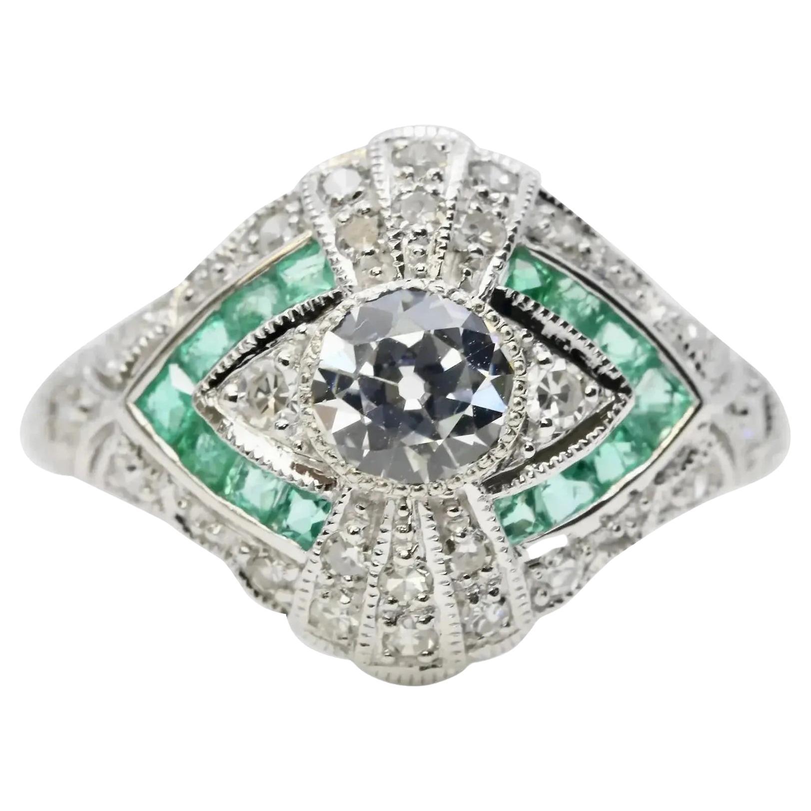 Art Deco Emerald and Diamond ring in 14K White Gold For Sale