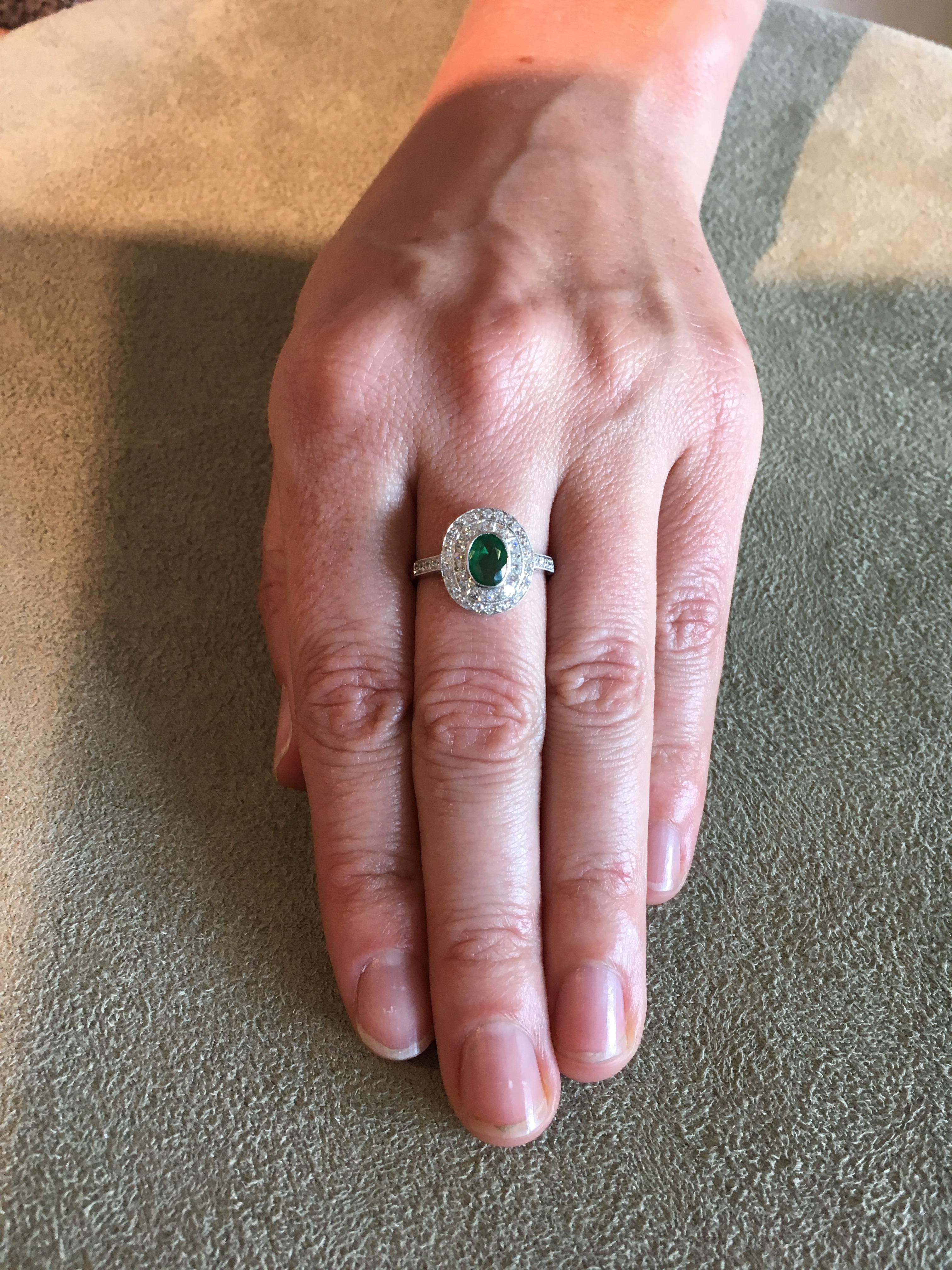 Art Deco Emerald Diamond Ring 18 Karat White Gold For Sale 2