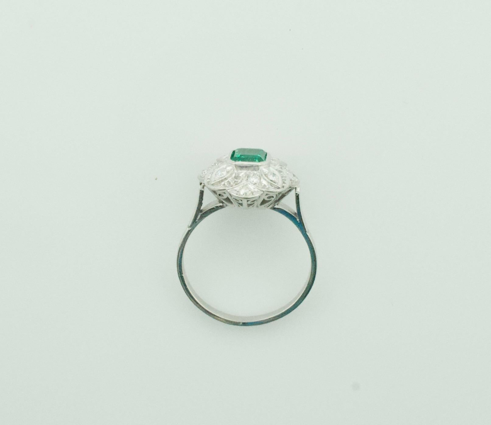 Art Deco Emerald and Diamond Ring in Platinum For Sale 1