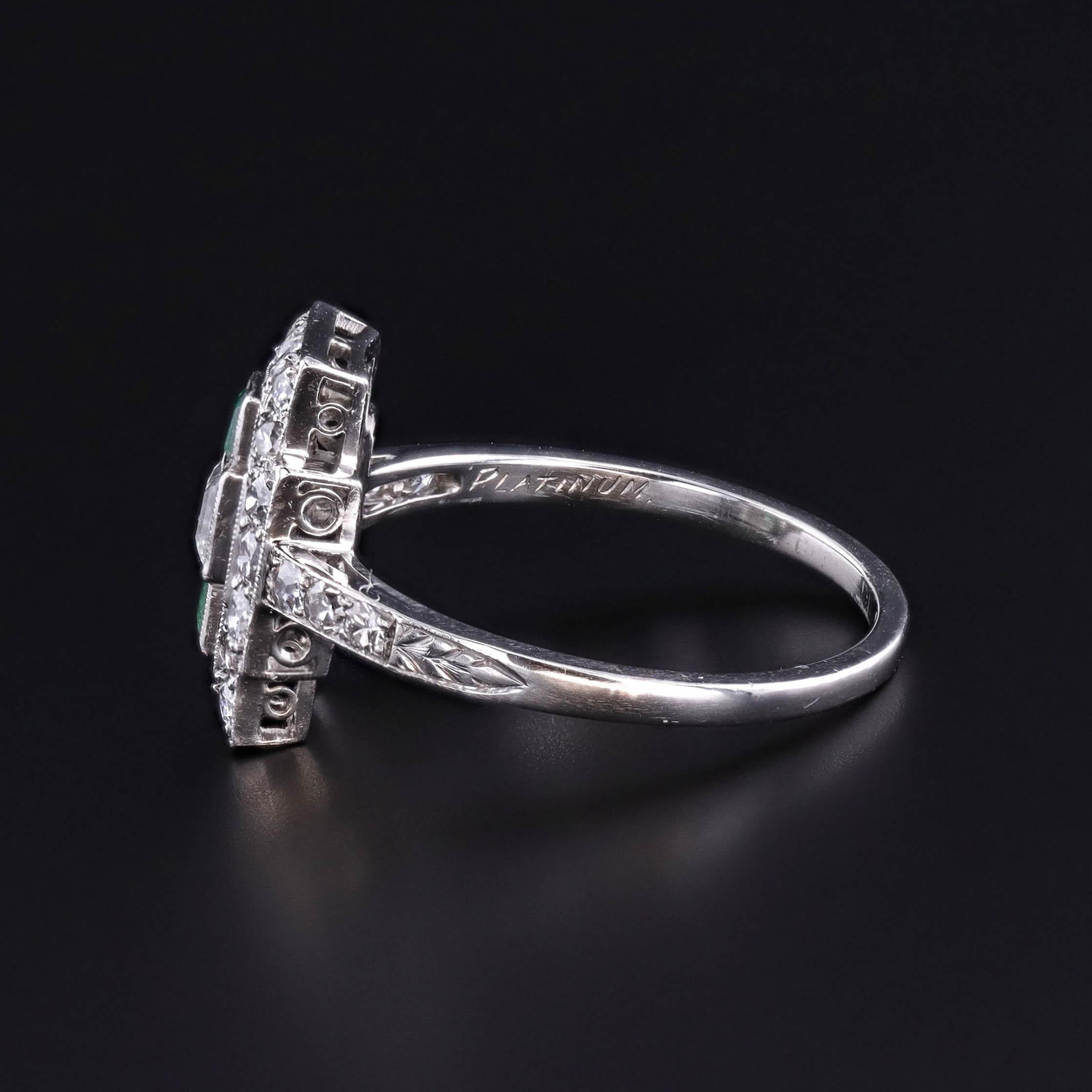 Art Deco Smaragd und Diamant Ring aus Platin (Art déco) im Angebot
