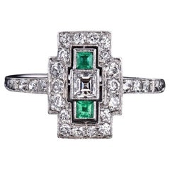 Art Deco Emerald and Diamond Ring of Platinum