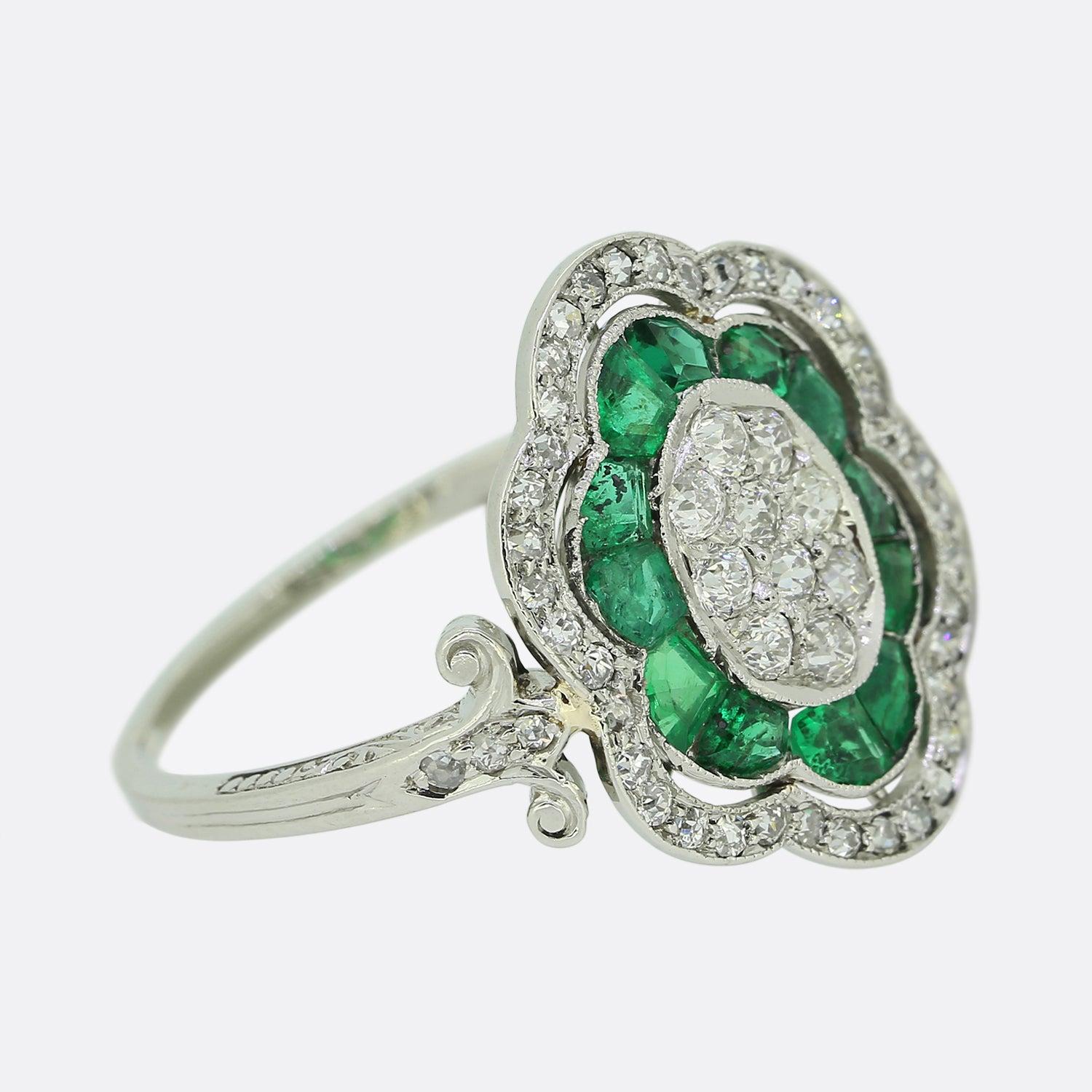 Art Deco-Tischring mit Smaragd und Diamant (Art déco) im Angebot