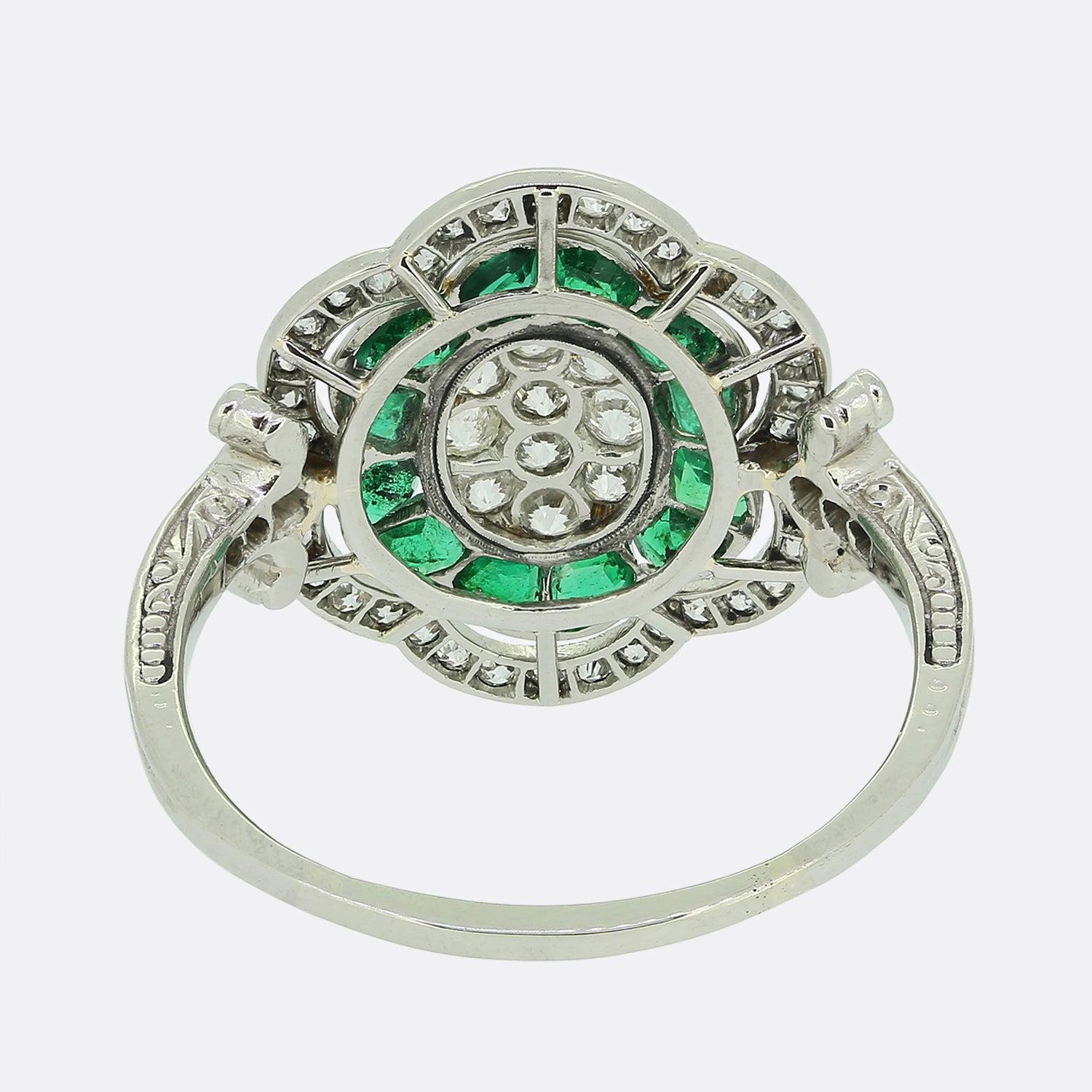 Art Deco-Tischring mit Smaragd und Diamant (Rundschliff) im Angebot