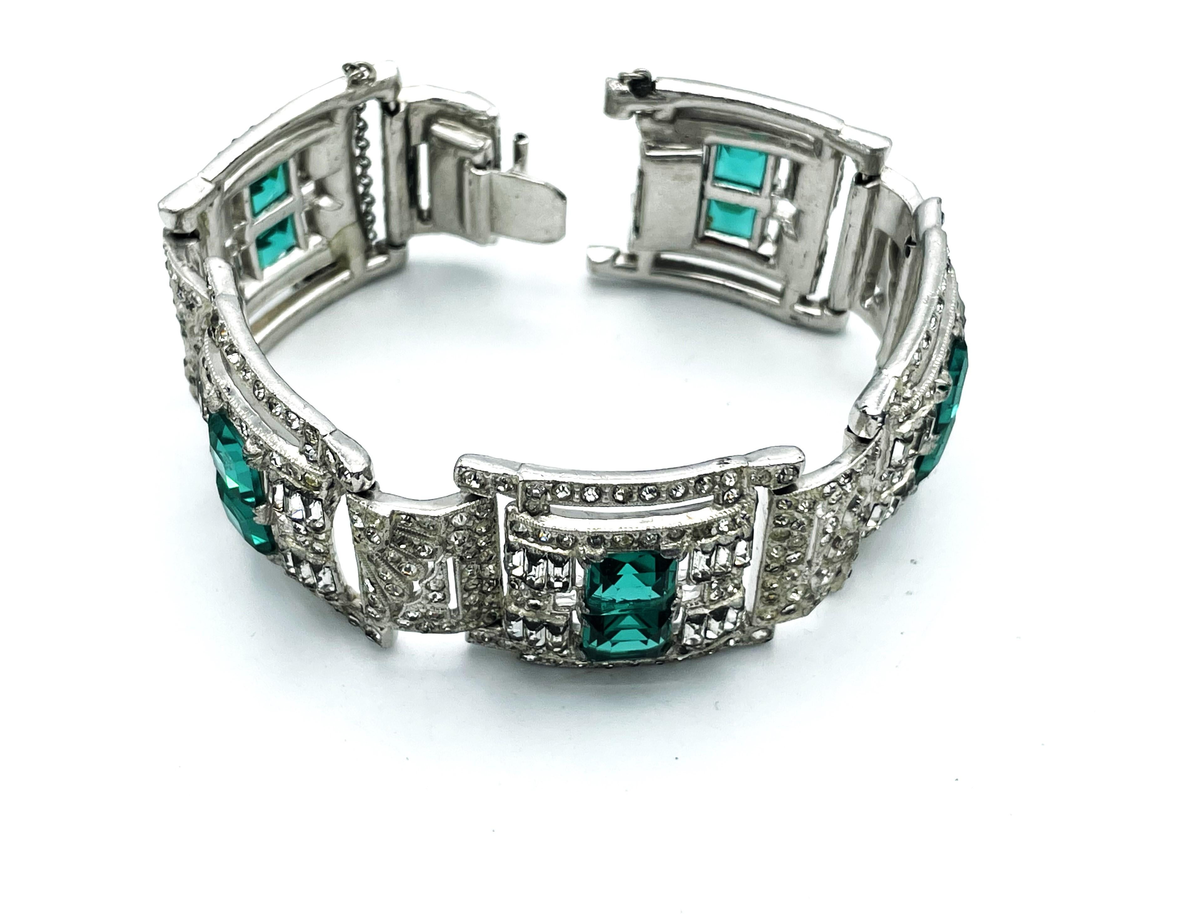 BRACELET COCKTAIL ART DECO ÉMÉRAL ET PASTE BLANC, RHODIUM, FRANCE 1920/30s en vente 2