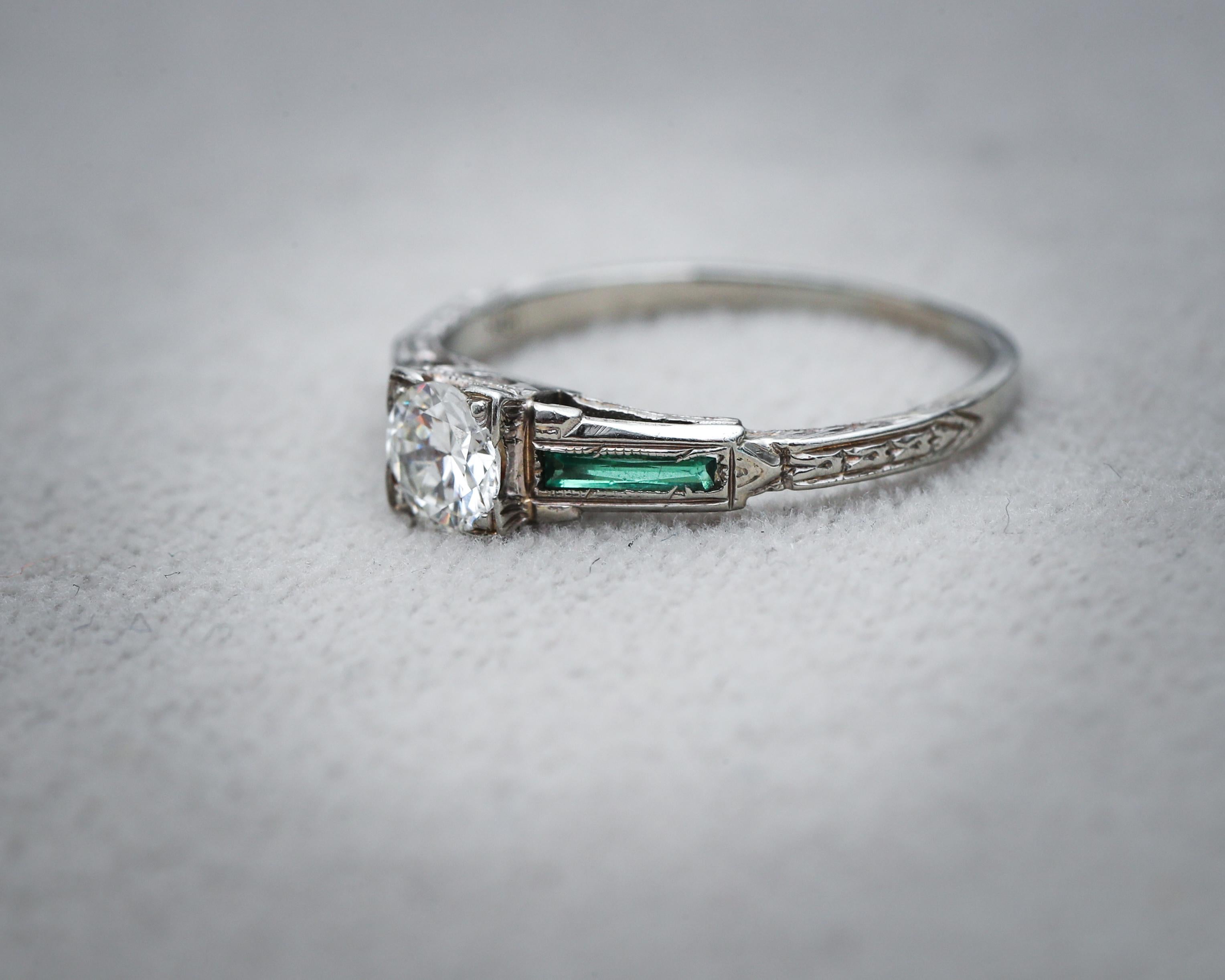 Art Deco Emerald Baguette and Old European Diamond 18 Karat Gold Carved Ring 1