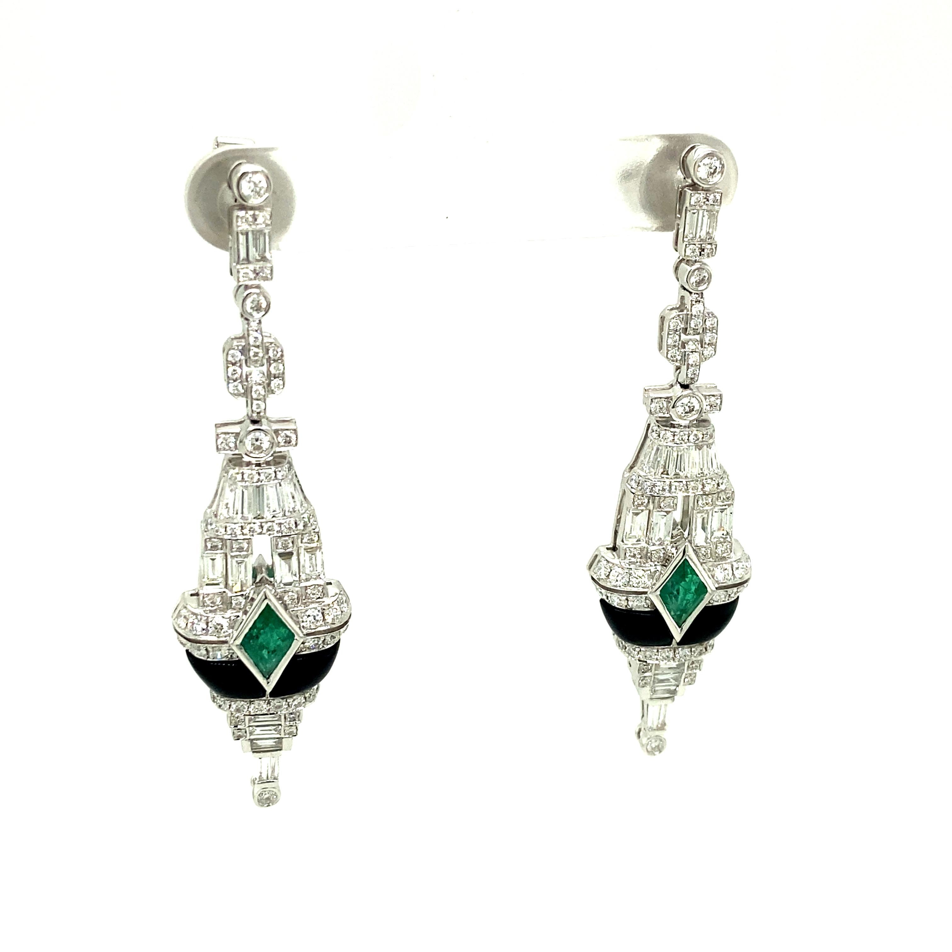 Art Deco Style Emerald, Black Onyx, and White Diamond Gold Dangle Earrings In New Condition In Hong Kong, HK