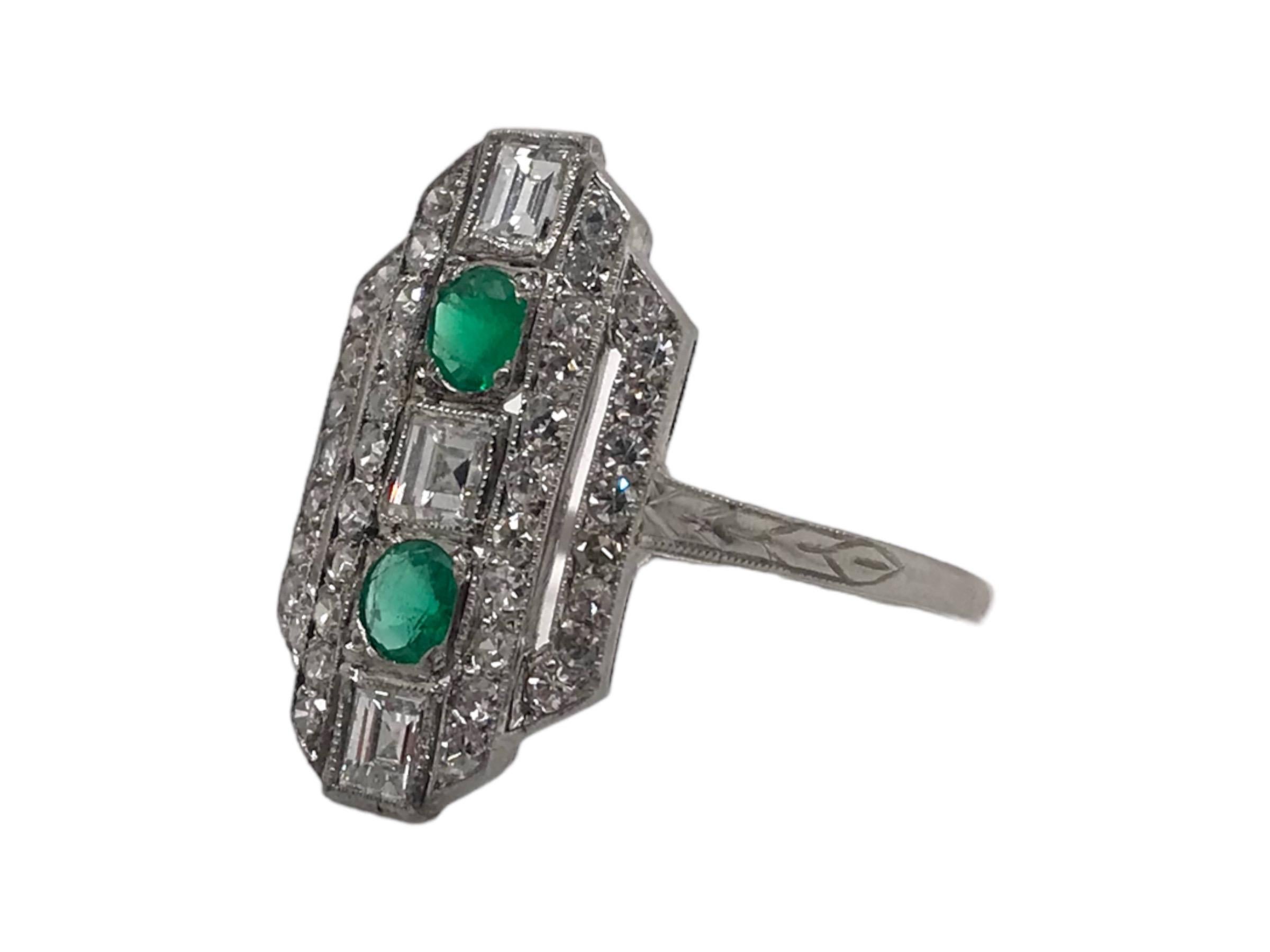Round Cut Art Deco Emerald & Carre Cut Diamond Platinum Cocktail Ring For Sale