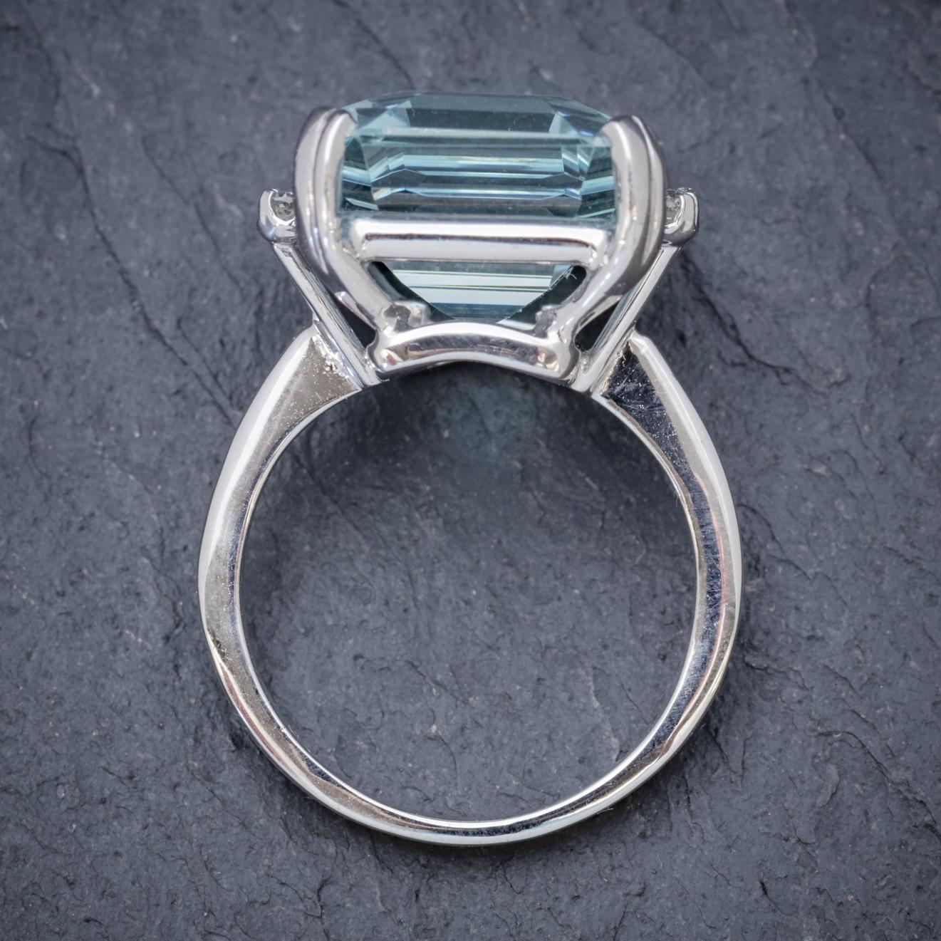 Art Deco Emerald Cut Aquamarine Ring 18 Carat Gold 7 Carat Aqua, circa 1930 1