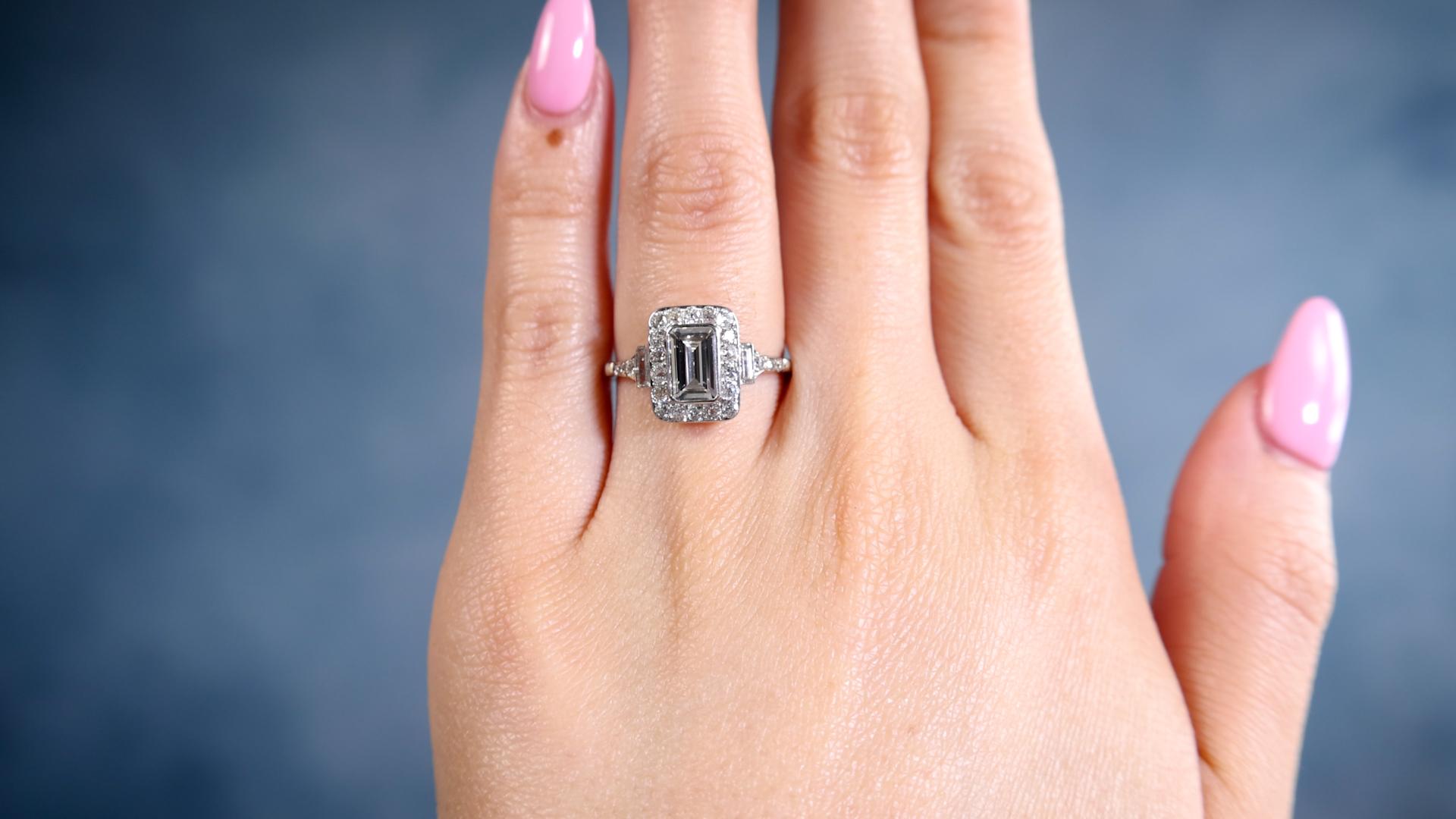 Art Deco Emerald Cut Diamond Platinum Ring In Good Condition For Sale In Beverly Hills, CA