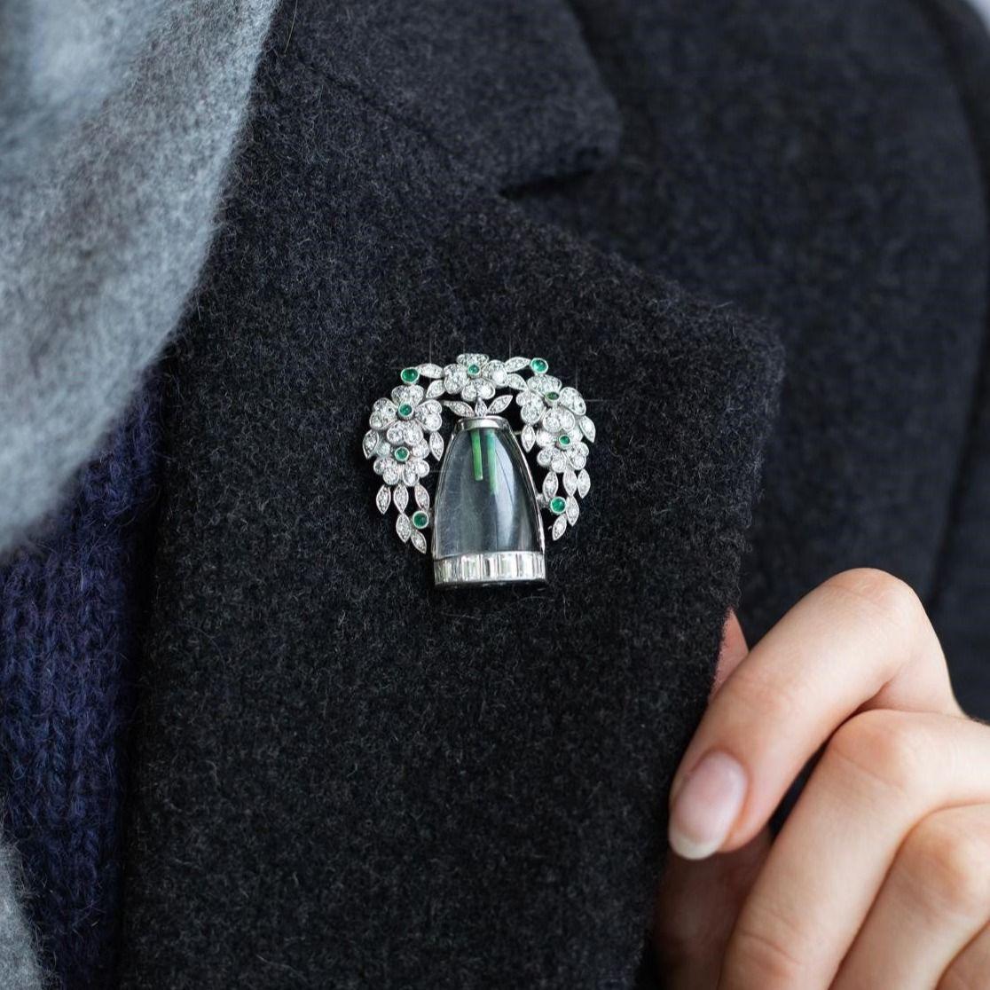 Art Deco Emerald Diamond and Crystal Flower Vase Platinum Brooch In Good Condition For Sale In London, GB