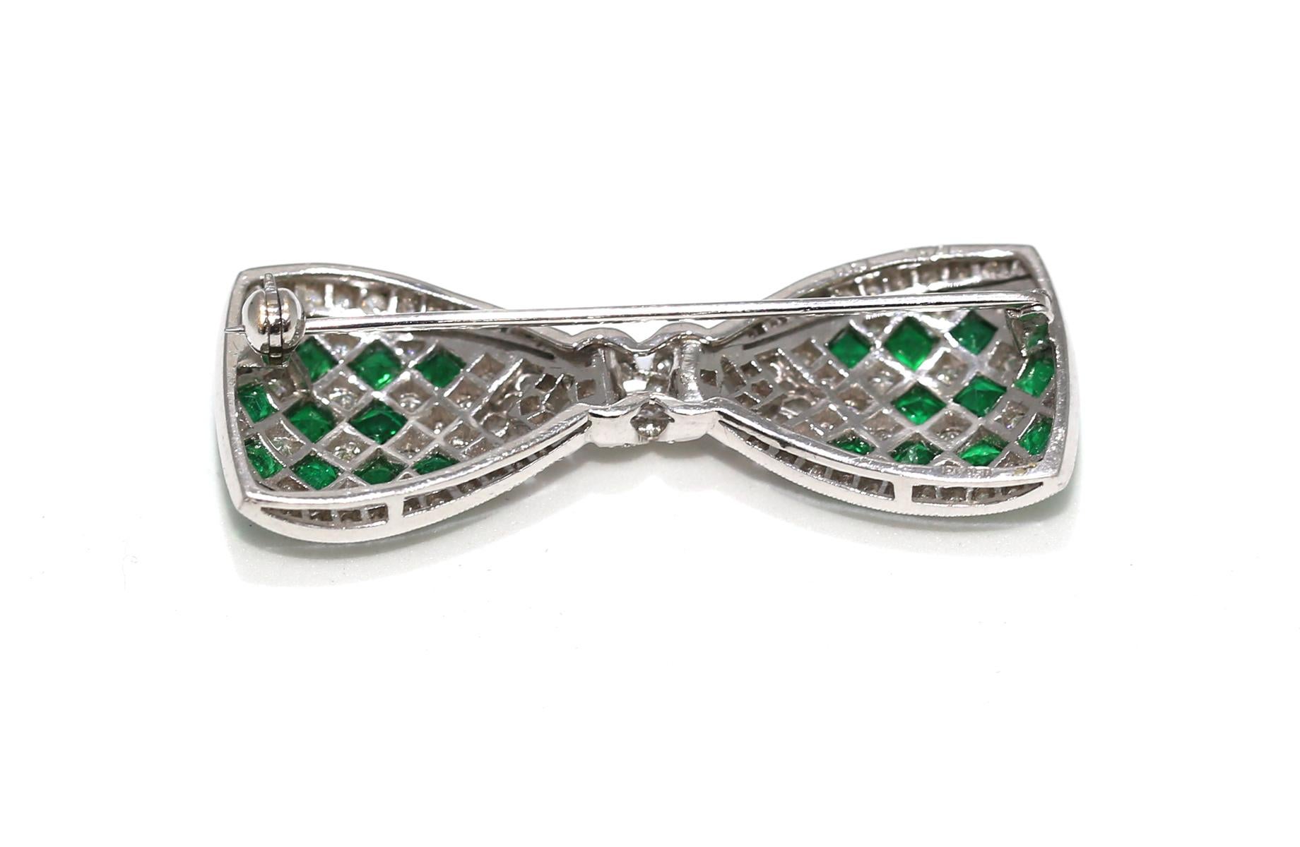 Art Deco Emerald Diamond Bow Platinum Brooch, 1930 6