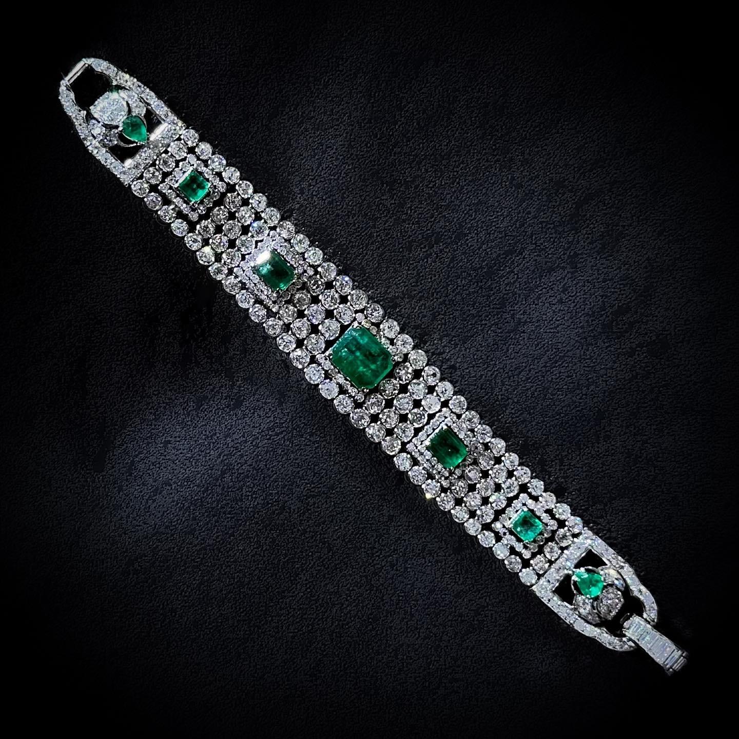 Art Deco Smaragd Diamant Schnalle Honeycomb Armband Platin Frankreich Französisch 1930er Jahre (Art déco) im Angebot