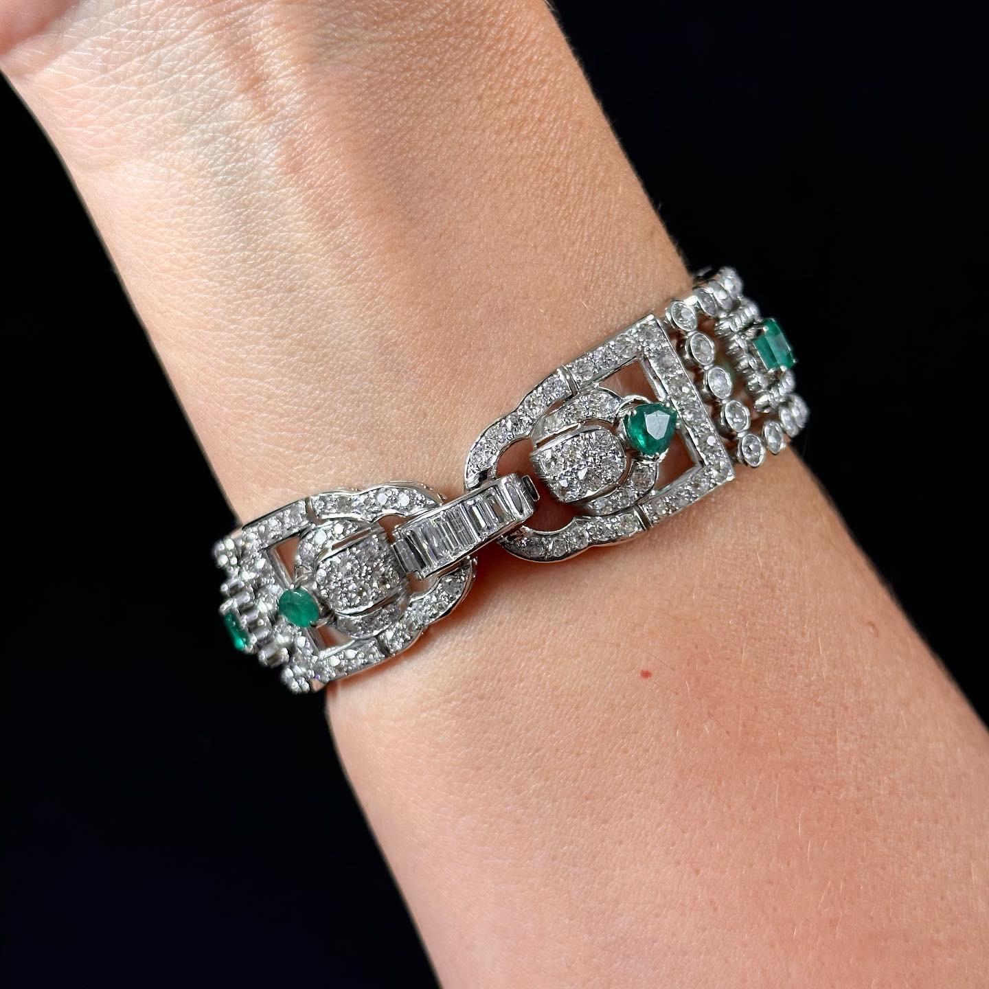 Art Deco Smaragd Diamant Schnalle Honeycomb Armband Platin Frankreich Französisch 1930er Jahre für Damen oder Herren im Angebot