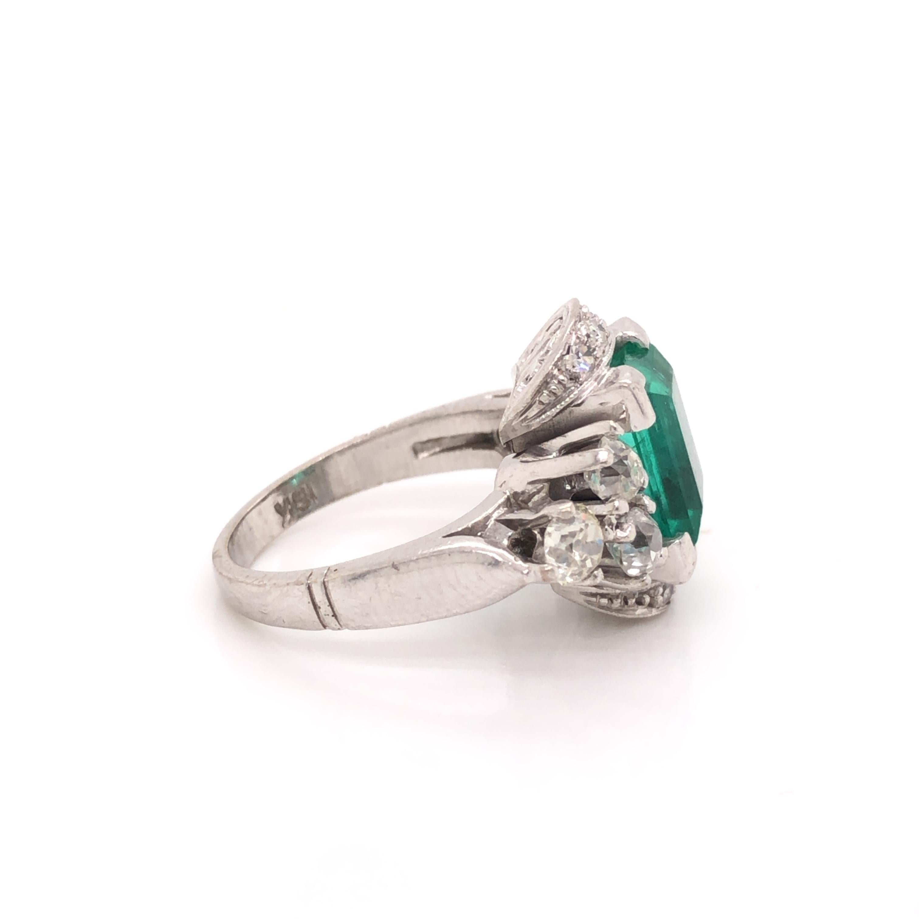 Art Deco Emerald & Diamond Cocktail Ring In Good Condition In MIAMI, FL