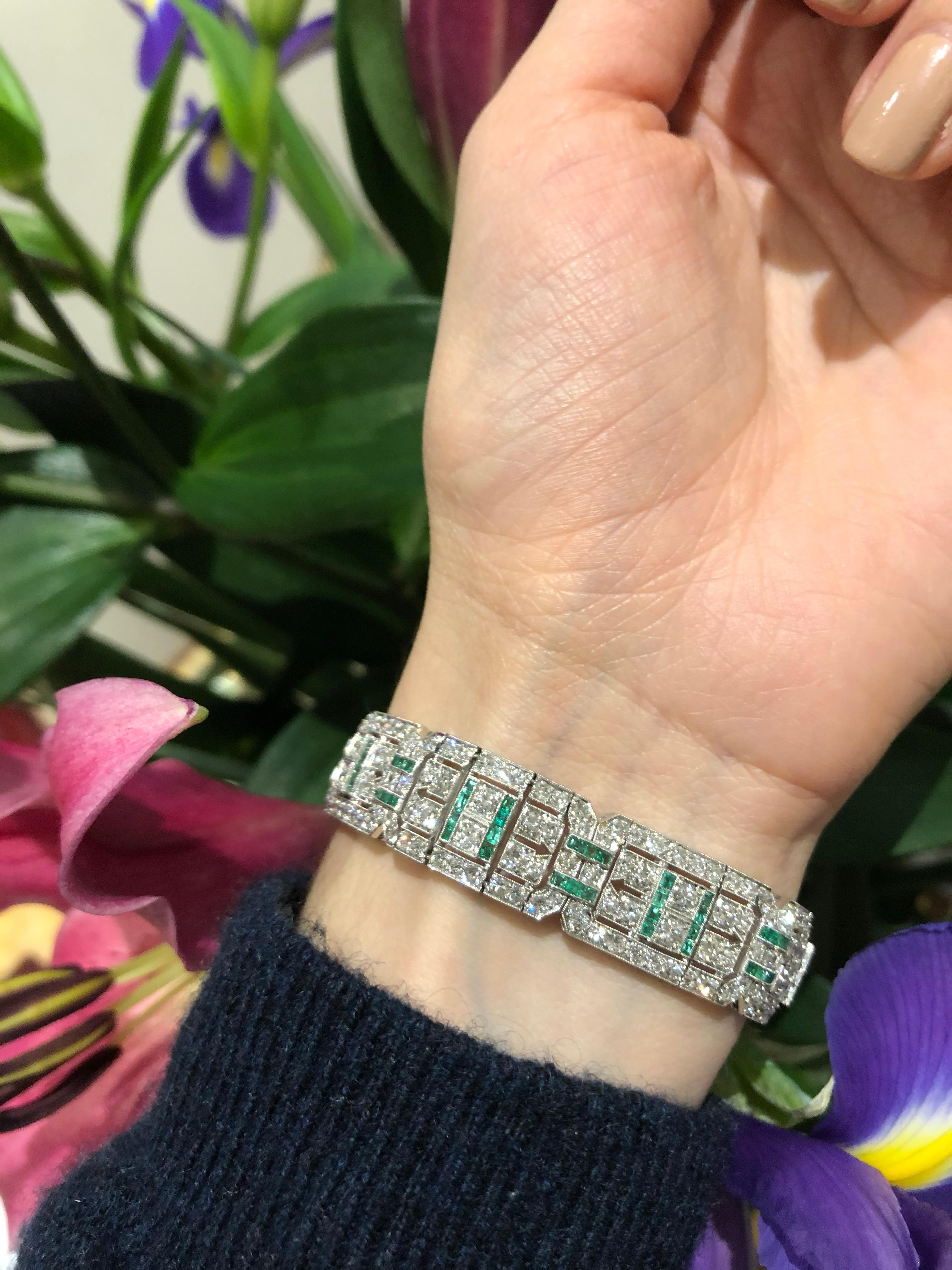 Art Deco Emerald Diamond Platinum Bracelet In Excellent Condition In London, GB
