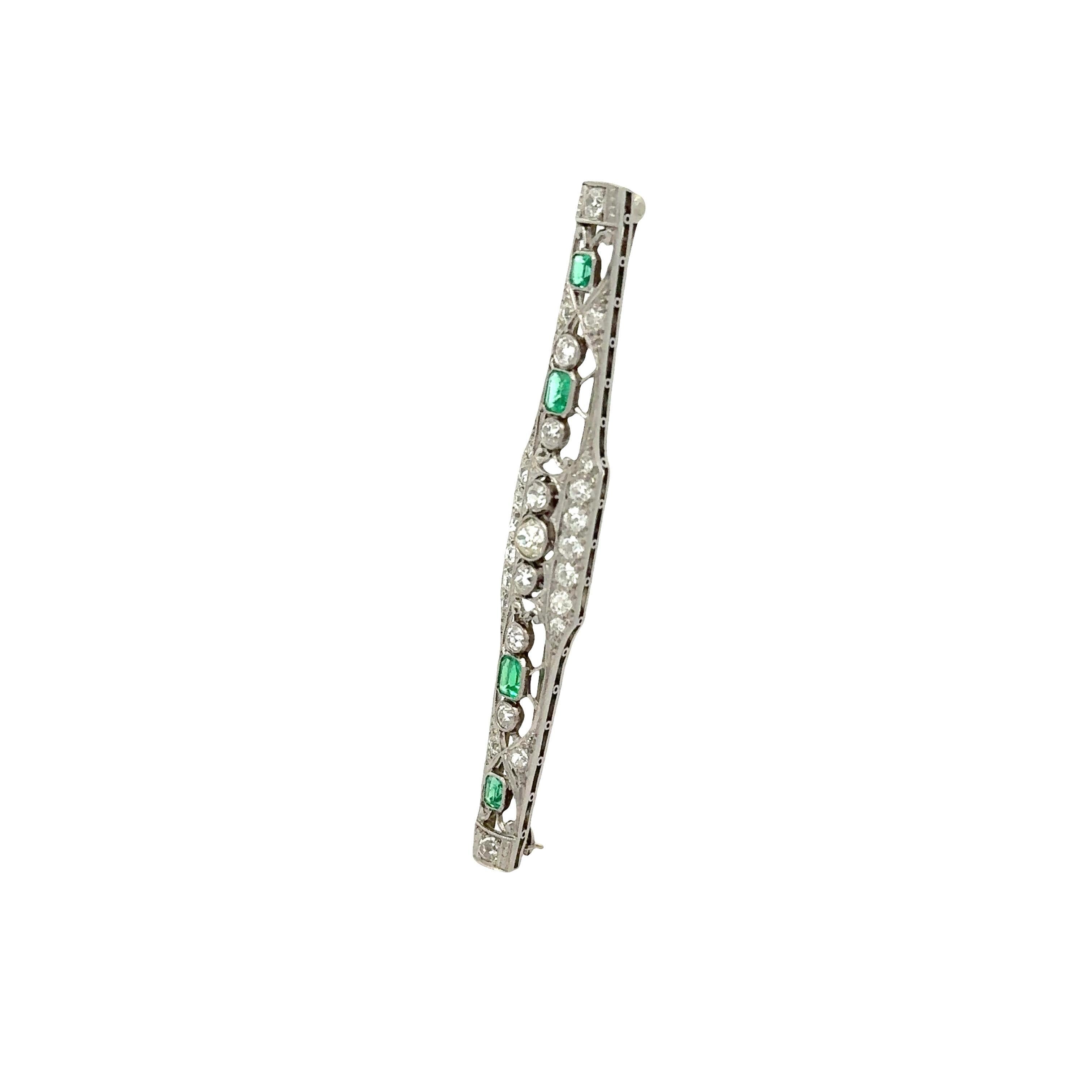 Broche Art Déco Esmeralda Diamante Platino en Excelente estado para la venta en Beverly Hills, CA